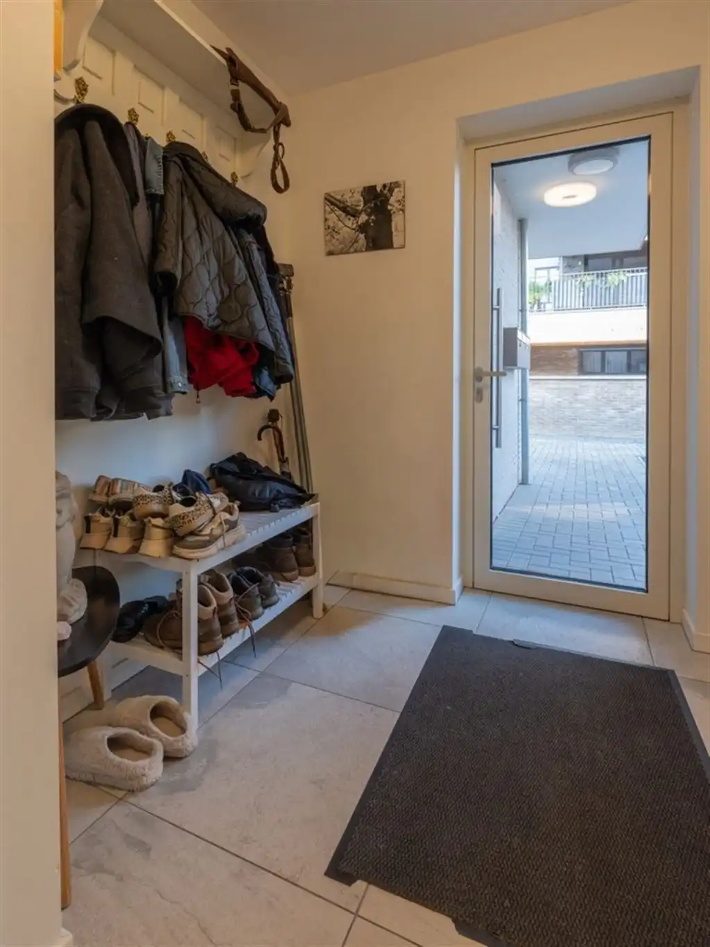 Modern gelijkvloers appartement met ruim terras en private tuin foto 5