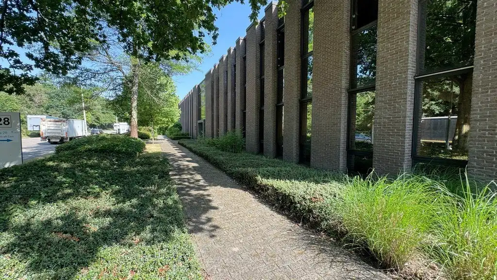 Magazijn met kantoren te huur vlakbij A12 in Wilrijk foto 25