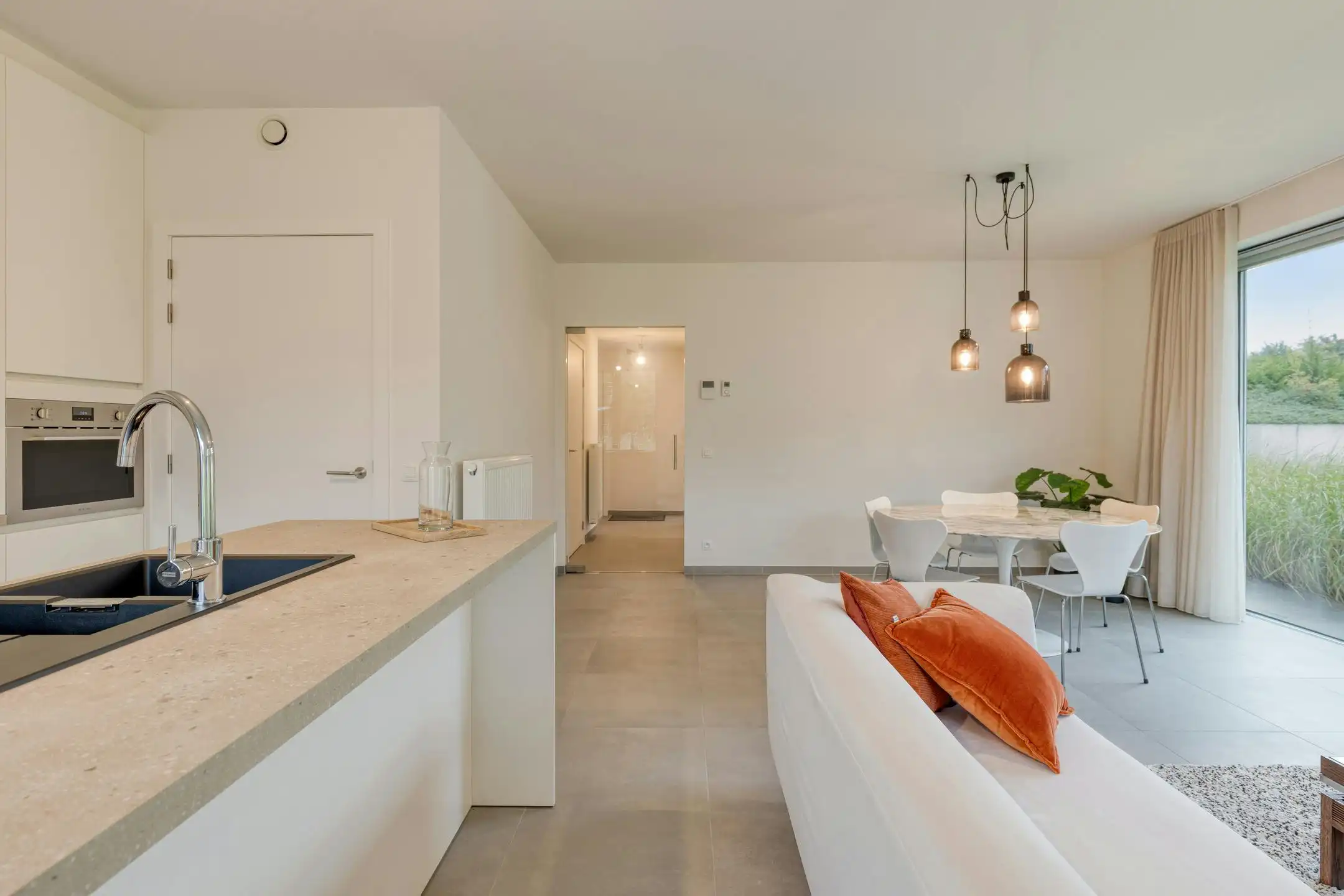 Instapklaar appartement in parktuin nabij hartje Roeselare! foto 3