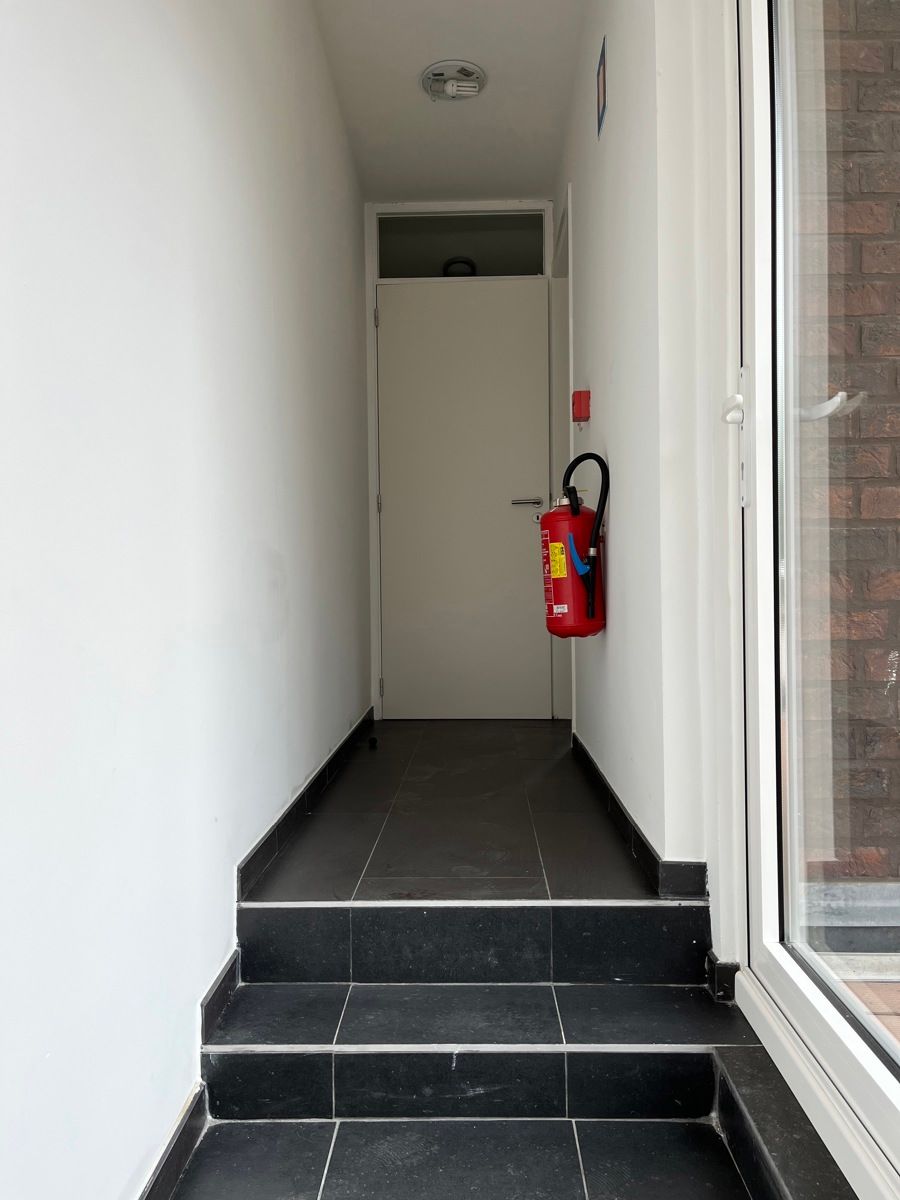 Recente duplex met 1 slaapkamer en bureau foto 9