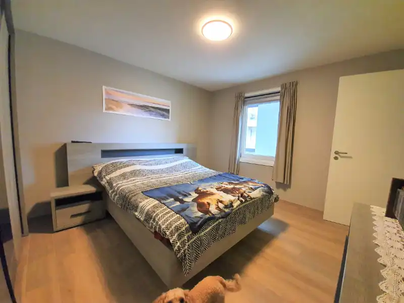 Volledig gerenoveerd 2-slaapkamerappartement met lift foto 10