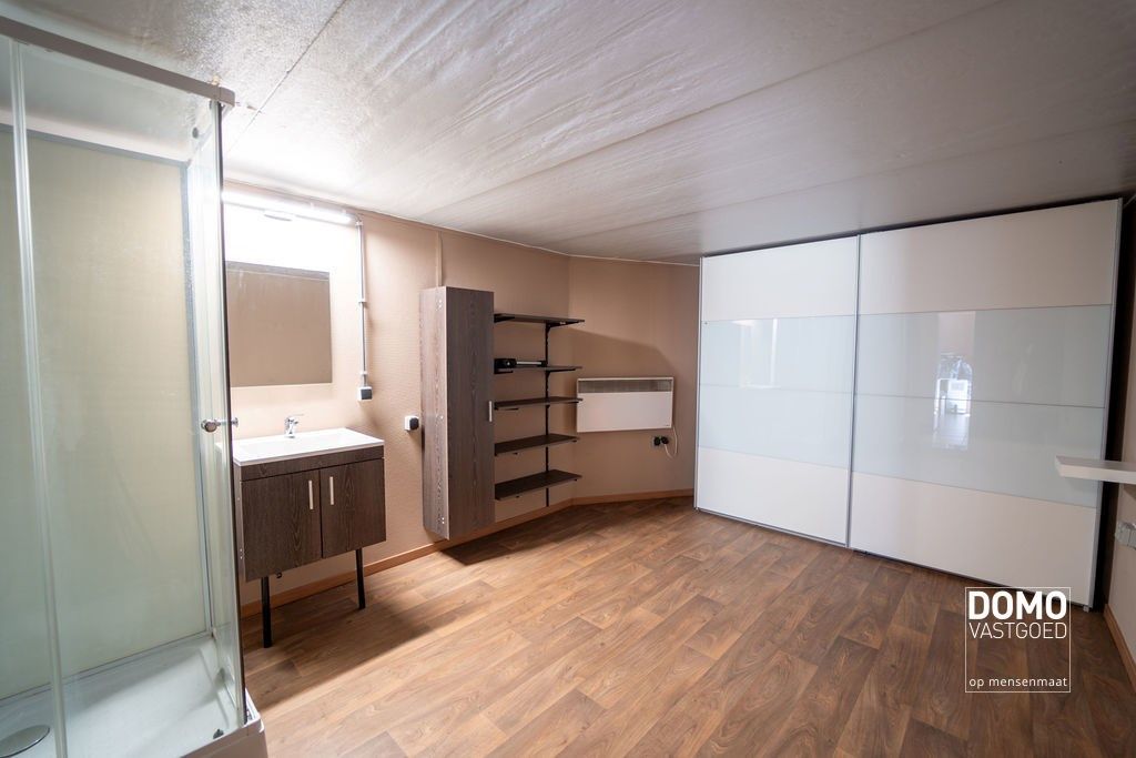 Ruime gerenoveerde woning met voldoende ruimte en tal van mogelijkheden foto 28