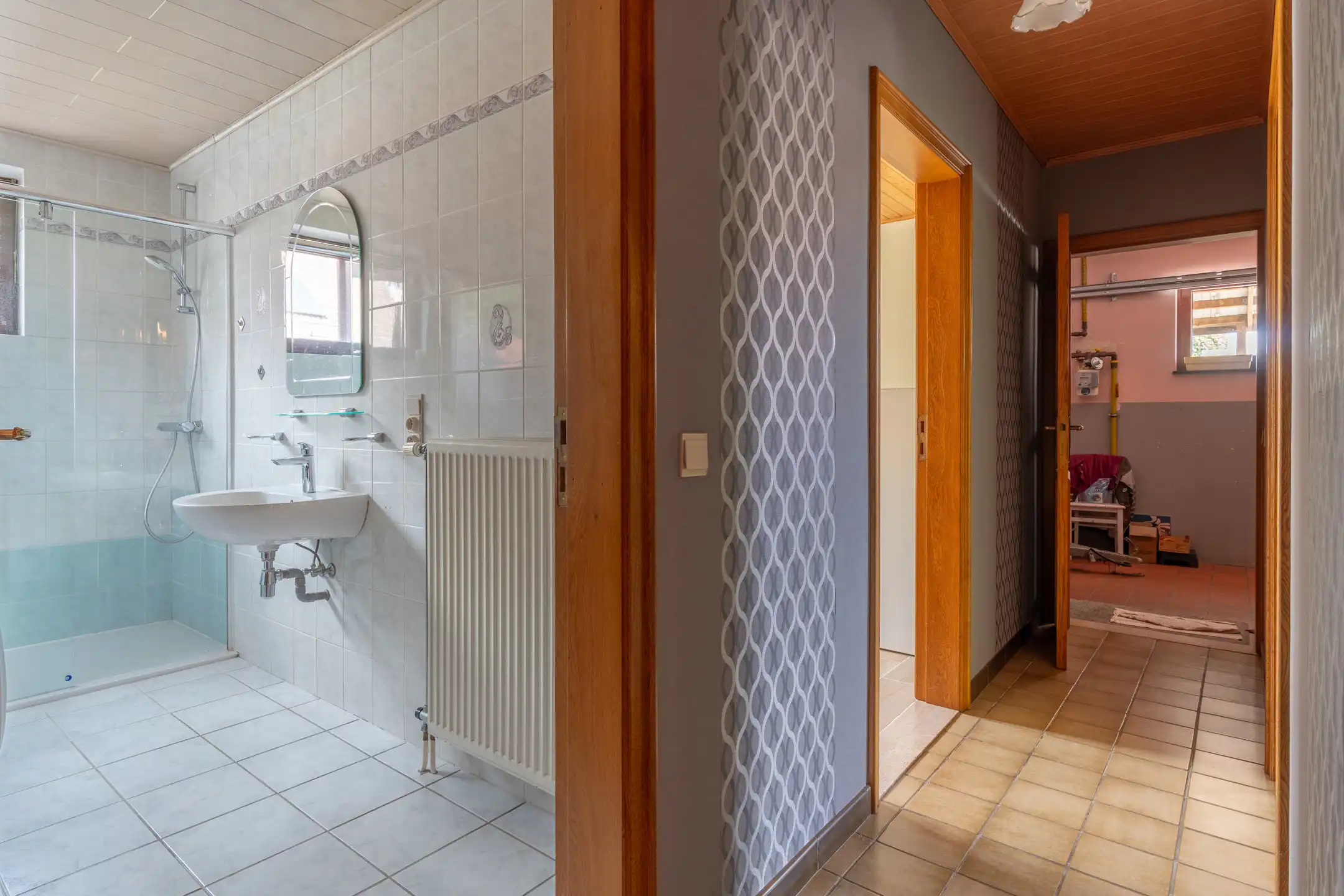 Te renoveren laagbouwwoning met 3 slpks, tuin en garage. foto 18