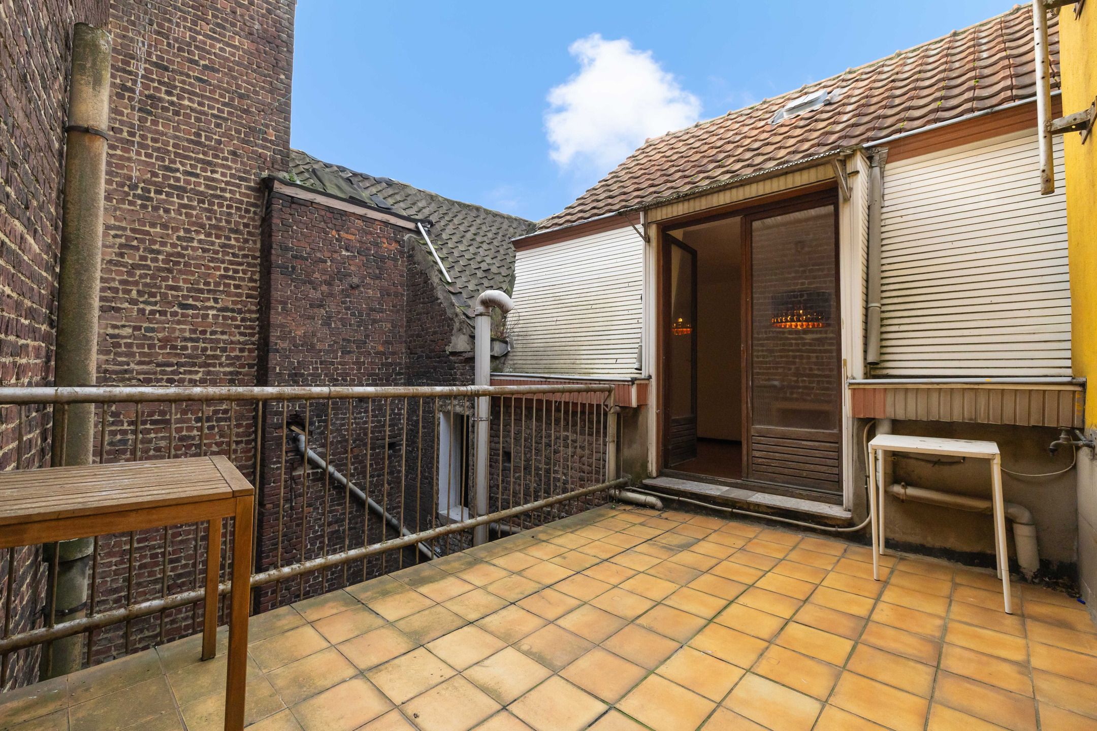 Een ruime woning met potentieel op toplocatie foto 6