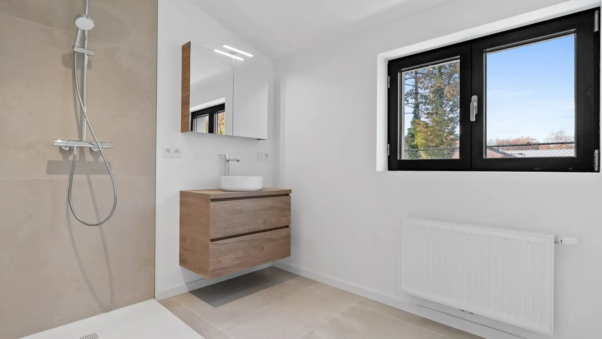 Exclusief hippisch eigendom met binnen- en buitenpiste, paardenstallen foto 44