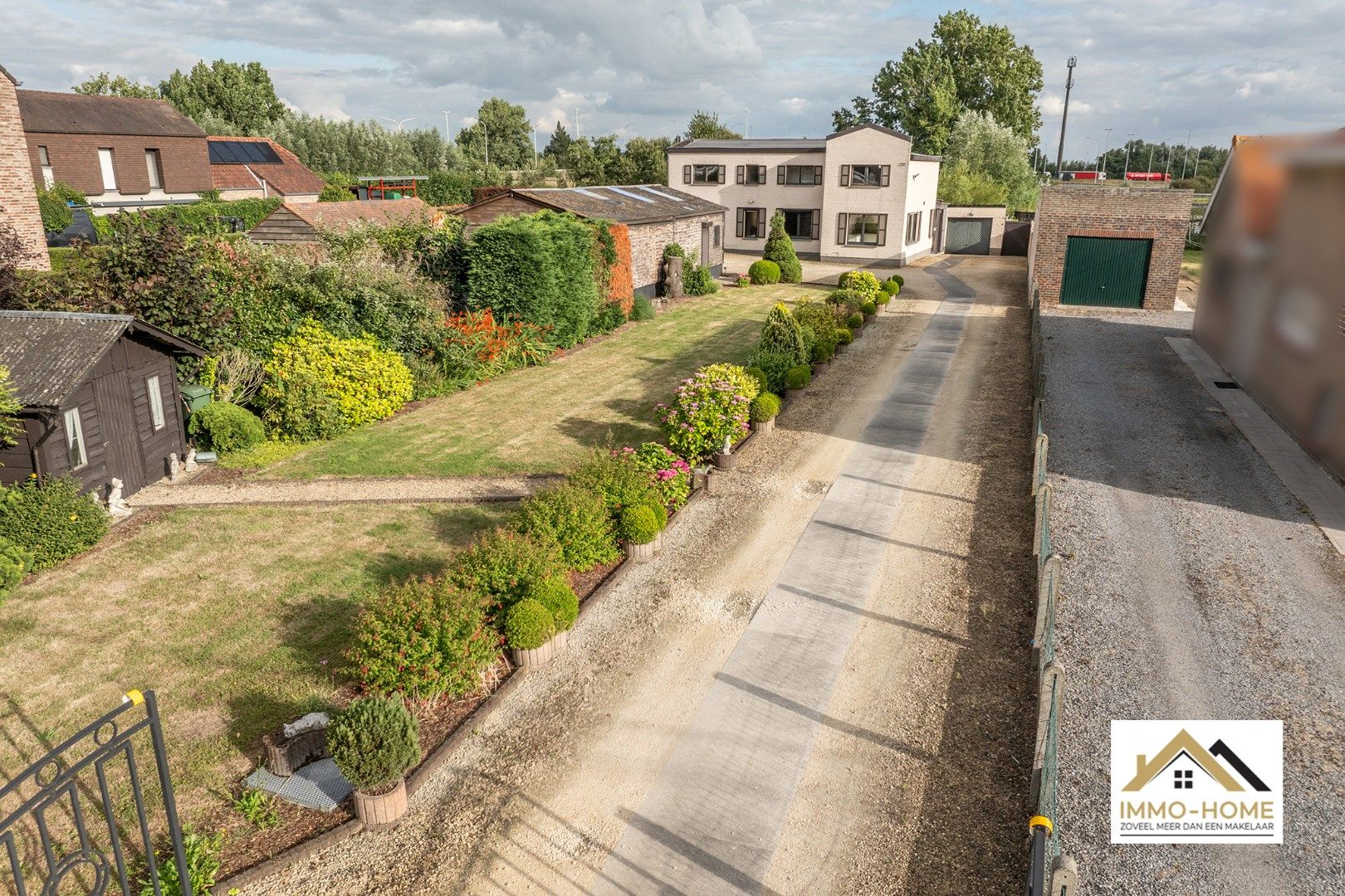 Op te frissen woning met ruime opslagplaats te Beervelde foto 2