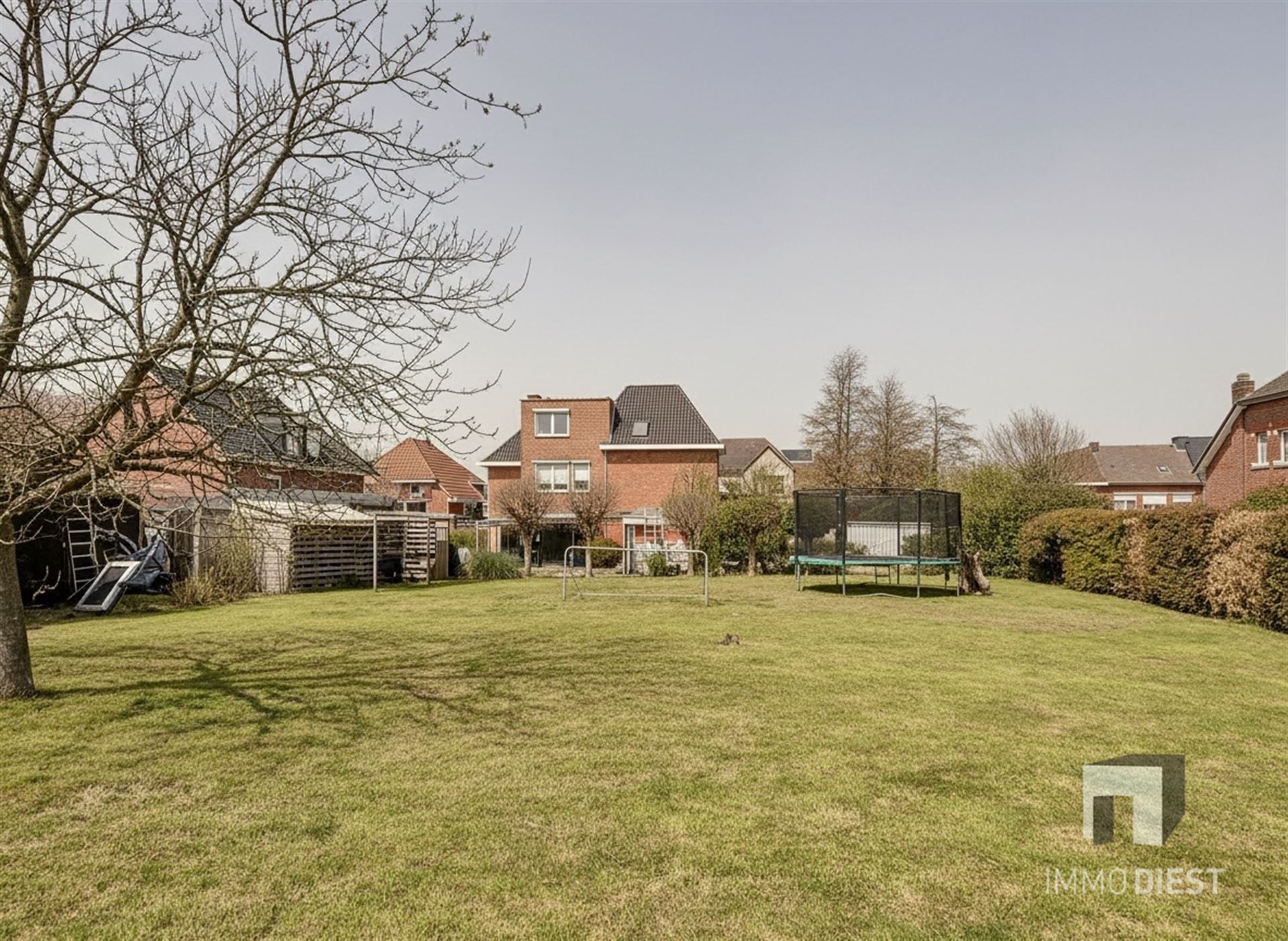 Karaktervolle gezinswoning met art-decogevel op royaal perceel in Scherpenheuvel. foto 21