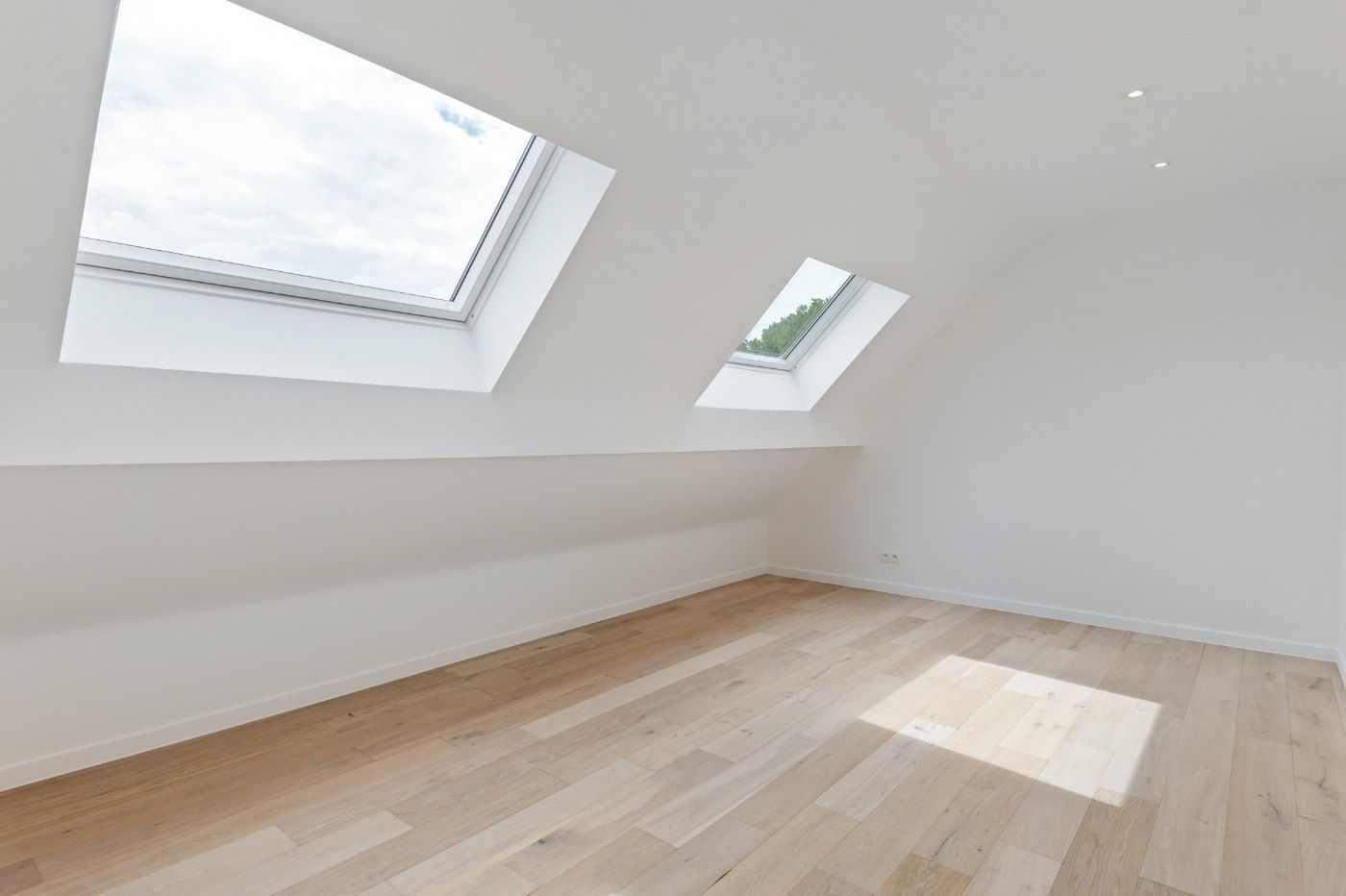 Prachtig gerenoveerde, vrijstaande woning met 4 slpk., tuin en polyvalent bijgebouw foto 24