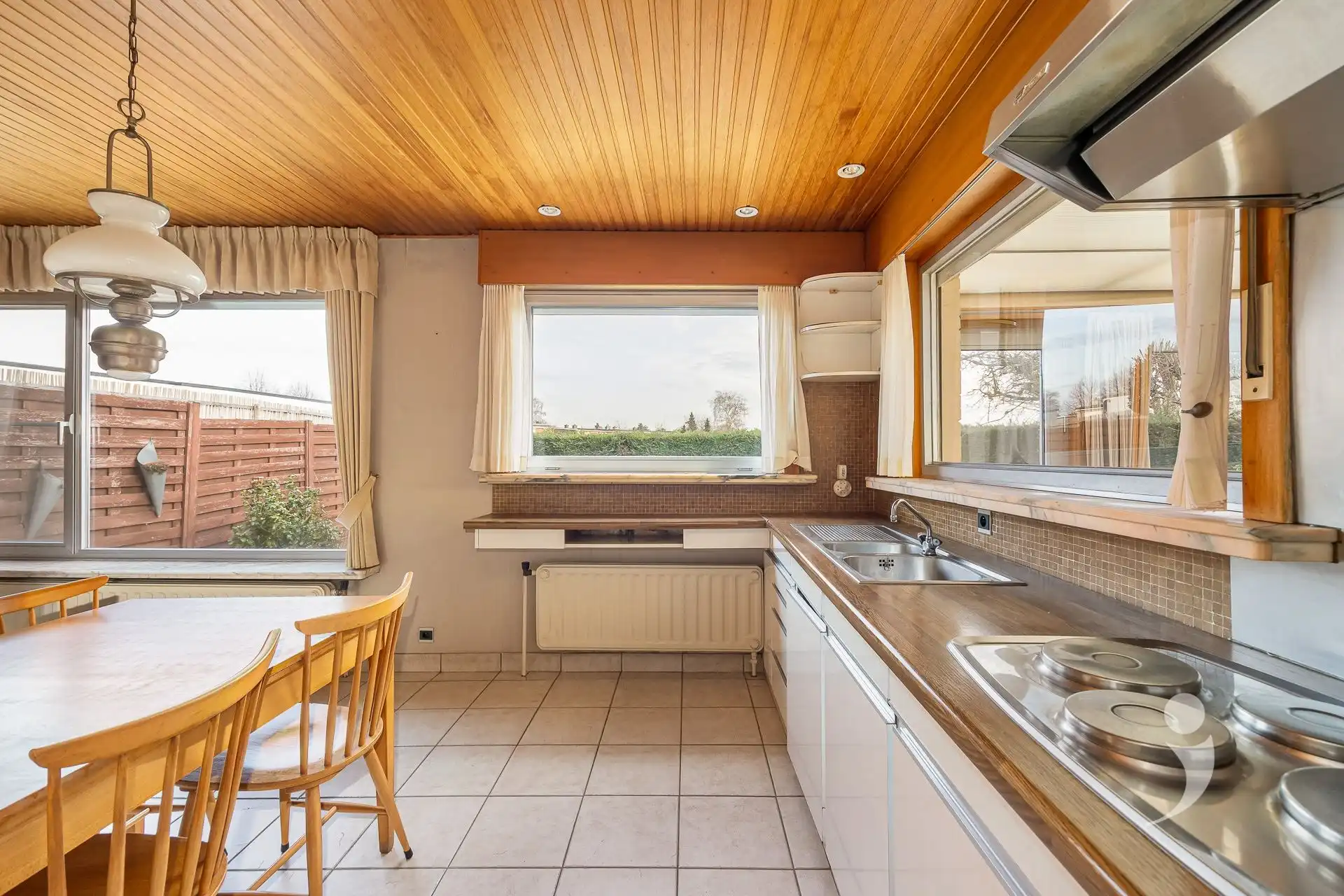 Te renoveren woning met zicht op de velden! foto 7