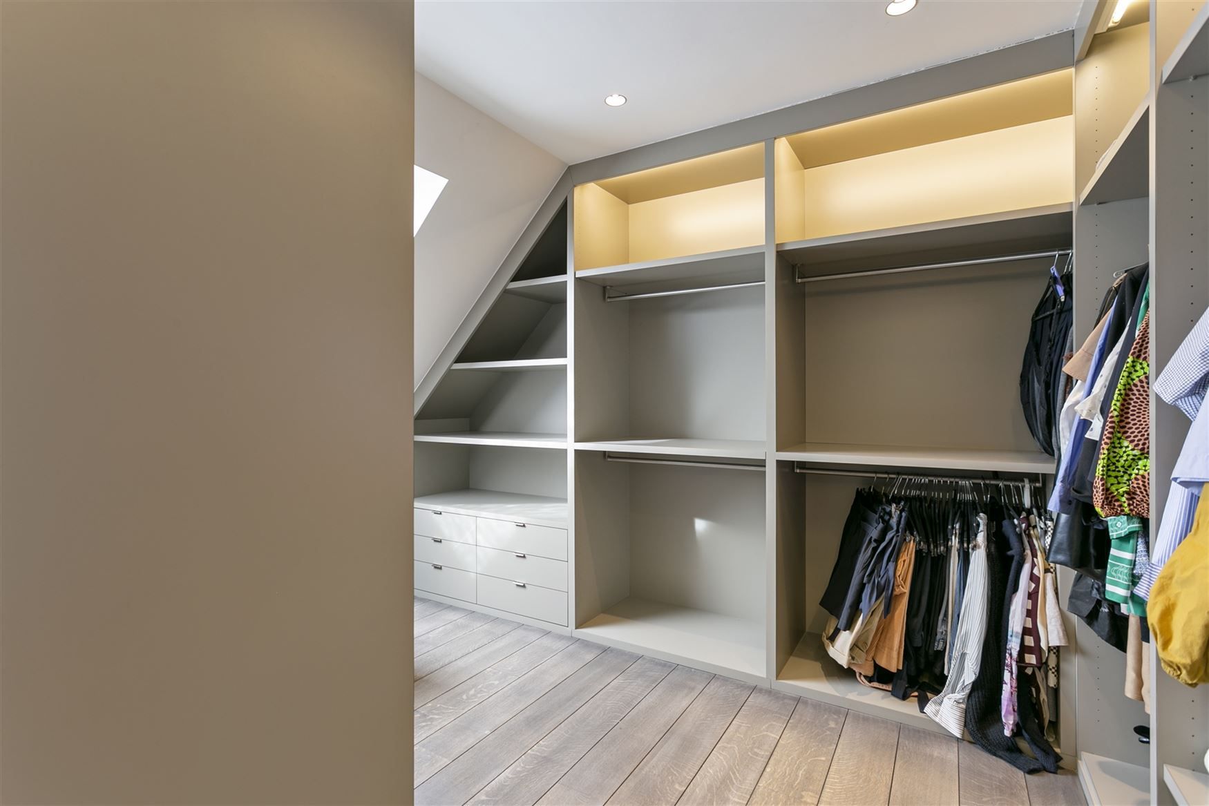 Zeer ruim bemeubeld duplexappartement foto 19