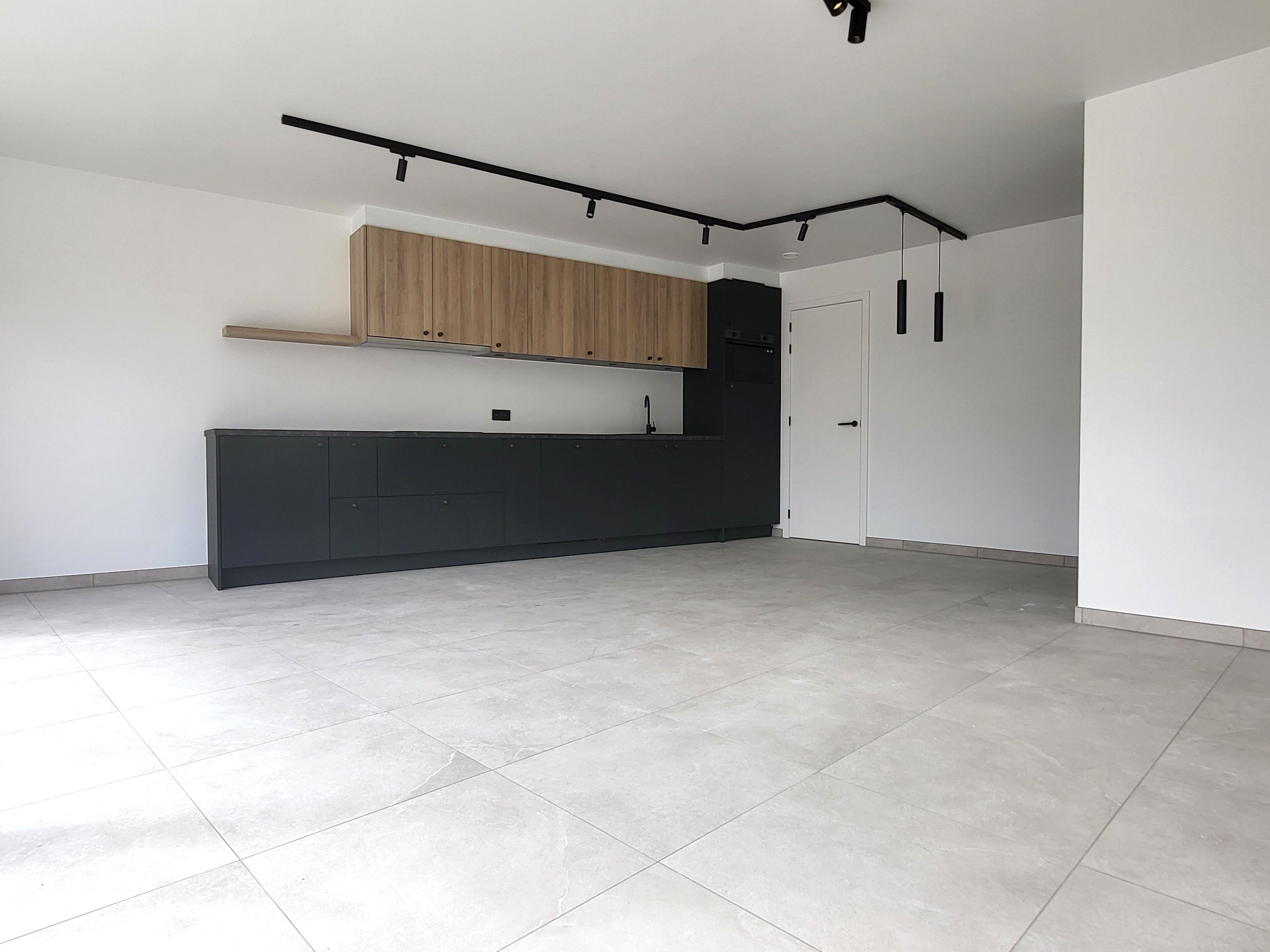 Prachtig nieuwbouwappartement gelegen op de 1ste verdieping met zeer ruim terras van 39m², carport en berging. foto 12