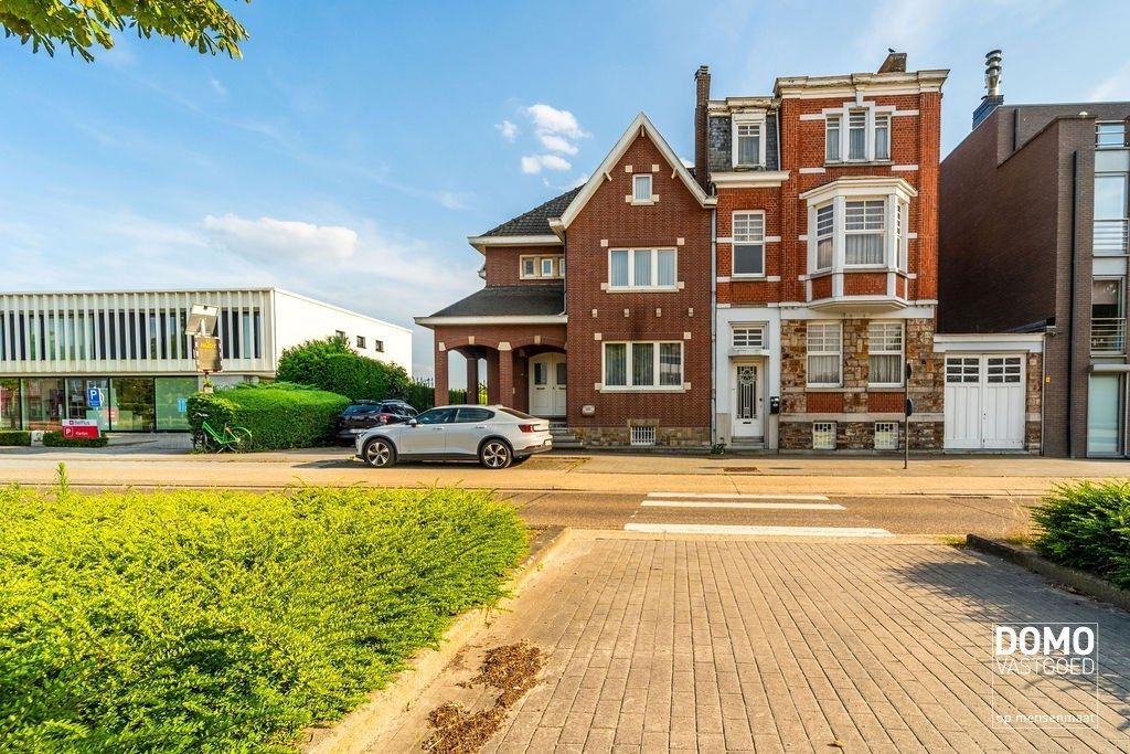 Karaktervolle woning - ruim, zonnig en centraal gelegen. Begint jouw nieuwe thuis hier? foto 2