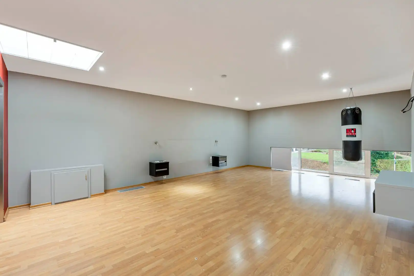 Bedrijfsgebouw met kantoren, magazijnen en woonst - groot 2580 m² foto 36