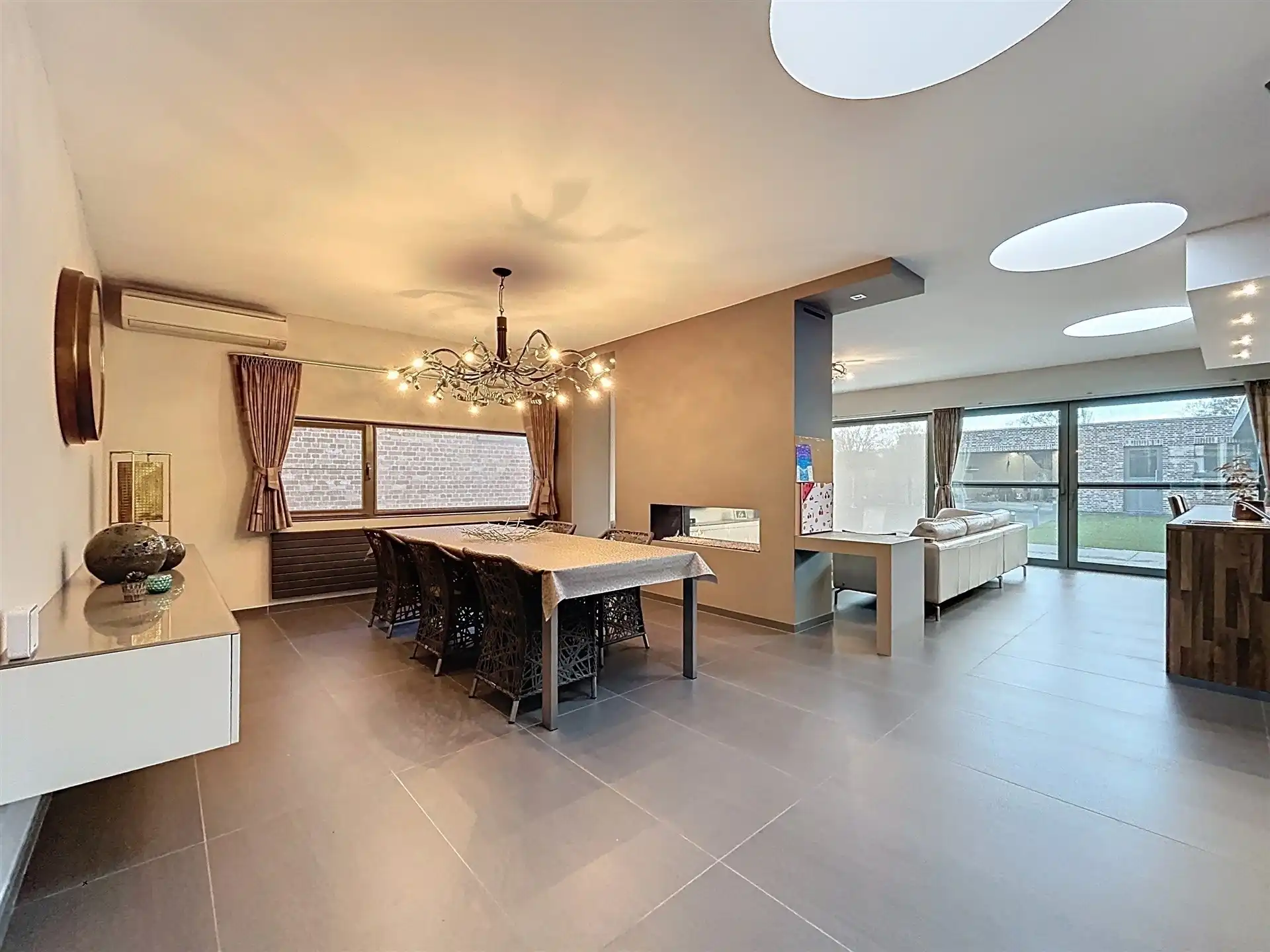 Energiezuinige gezinswoning met 5 slaapkamers dubbele garage  en bijgebouw op perceel van 511m² foto 6