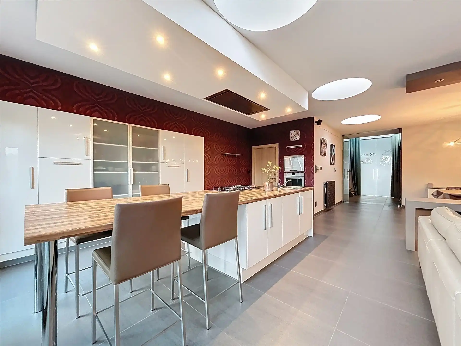 Energiezuinige gezinswoning met 5 slaapkamers, dubbele garage  en bijgebouw op perceel van 511m² foto 6