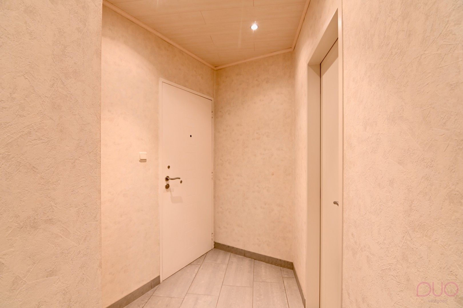 Instapklaar appartement met terras in hartje Sint-Truiden foto 8