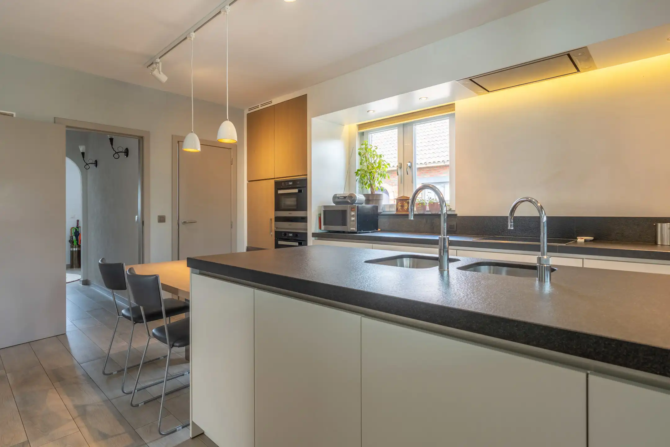 Zeer gunstig gelegen energiezuinige woning met 3 ruime slaapkamers op 564 m² foto 12