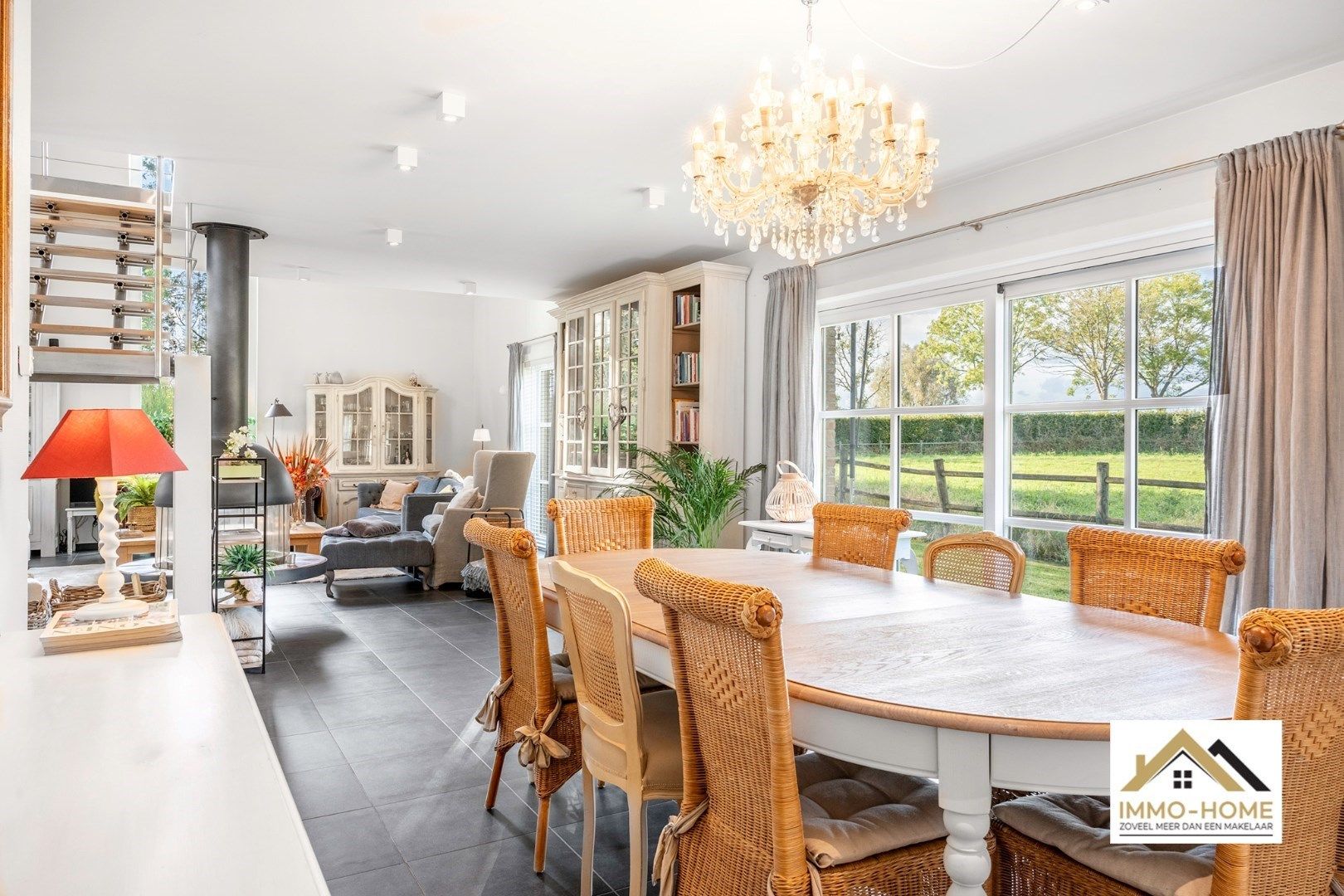 Prachtige villa op ruime grond met zwembad! foto 8