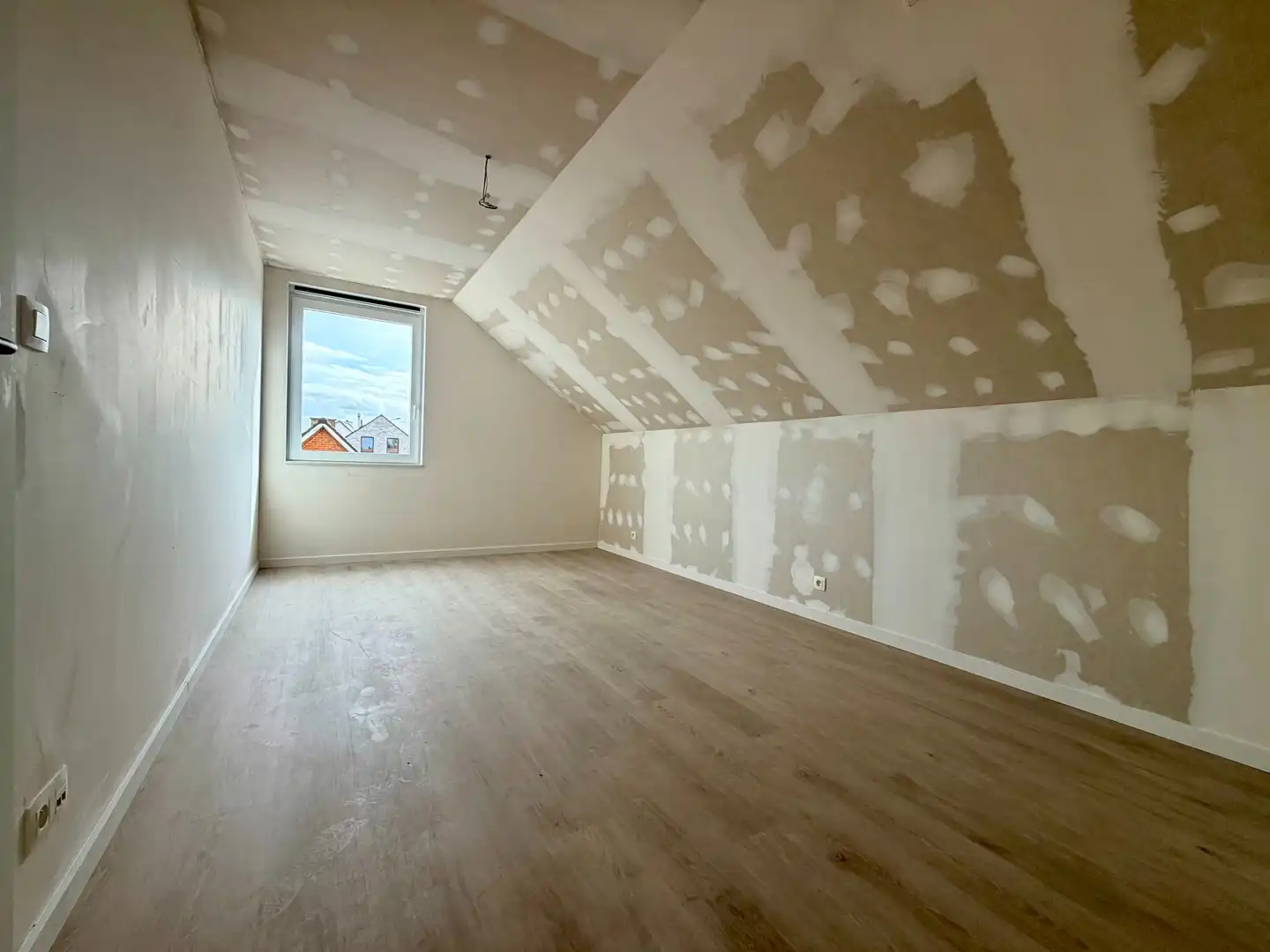 Uitzonderlijk ruime halfopen woning! foto 18