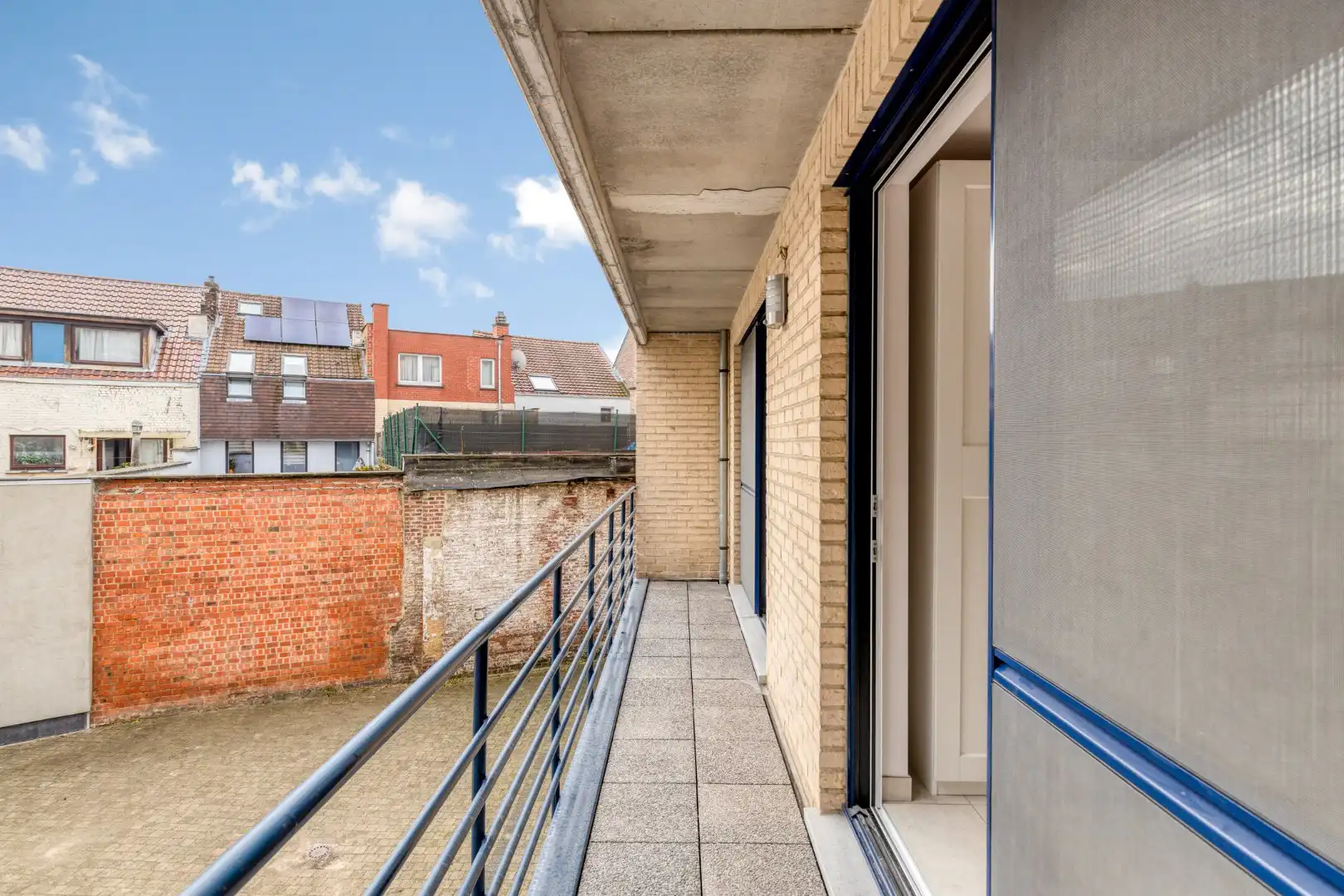 Ruim 2-slaapkamer appartement met parkeerplaats in Halle foto 15