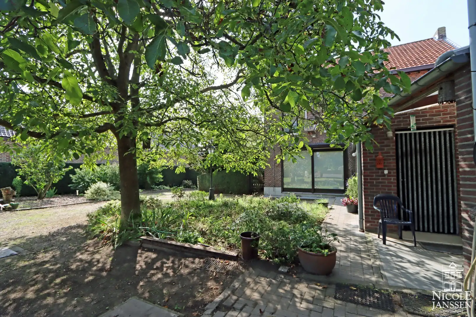 Karaktervolle woning met grote garage en werkhuis foto 25