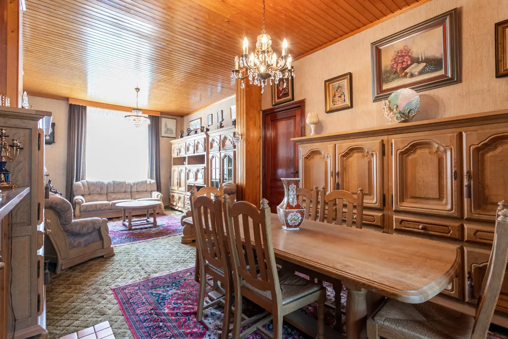 Te renoveren, karaktervolle woning met tal van mogelijkheden en tuin foto 3