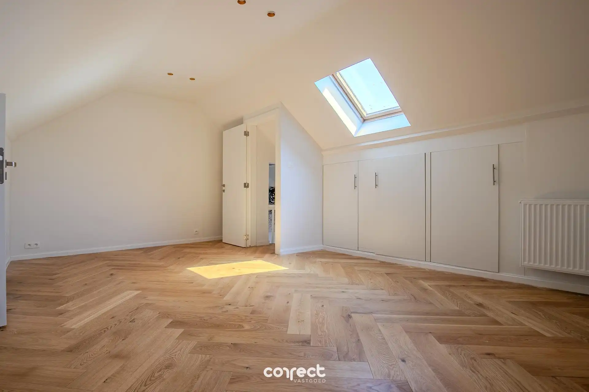 Volledig gerenoveerde en energiezuinige woning in Brugge. foto 13