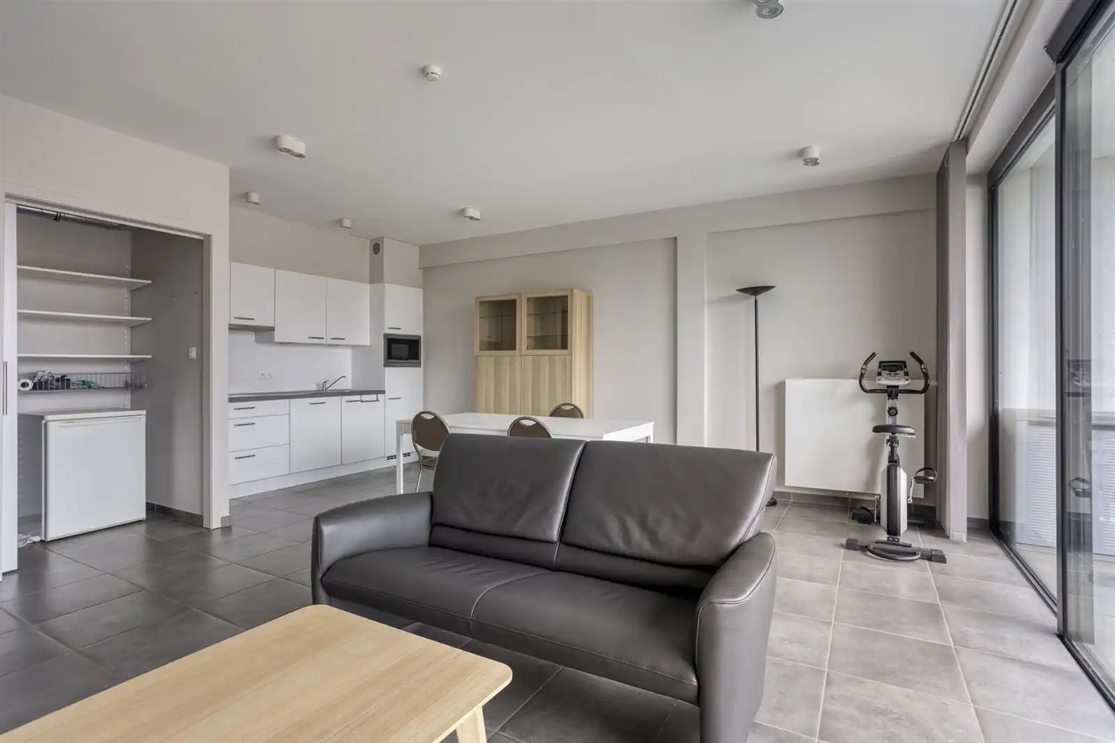 Modern assistentie appartement (2 slaapkamers) te Halle foto 8