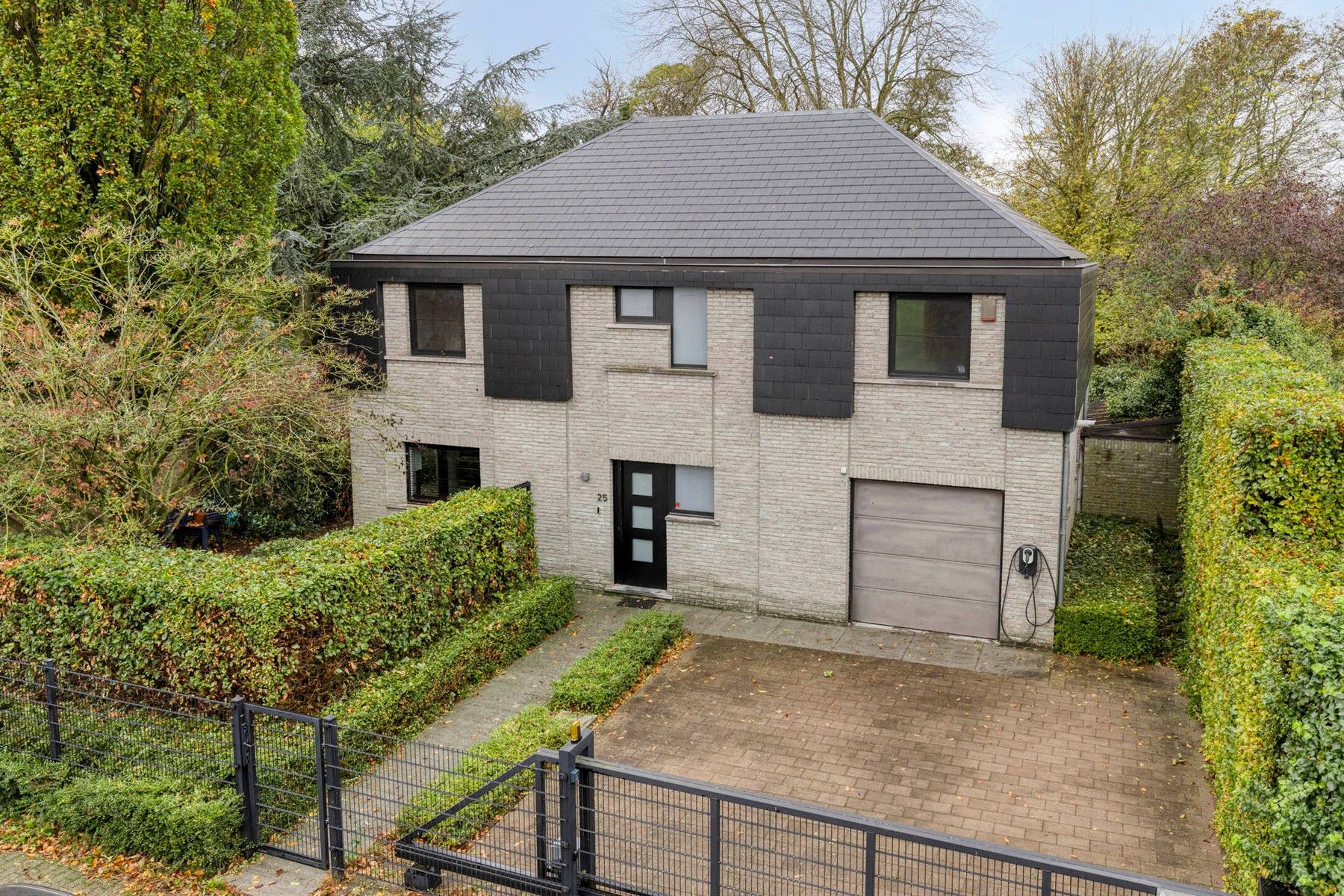 Exlusieve villa met veel privacy en groen foto 3