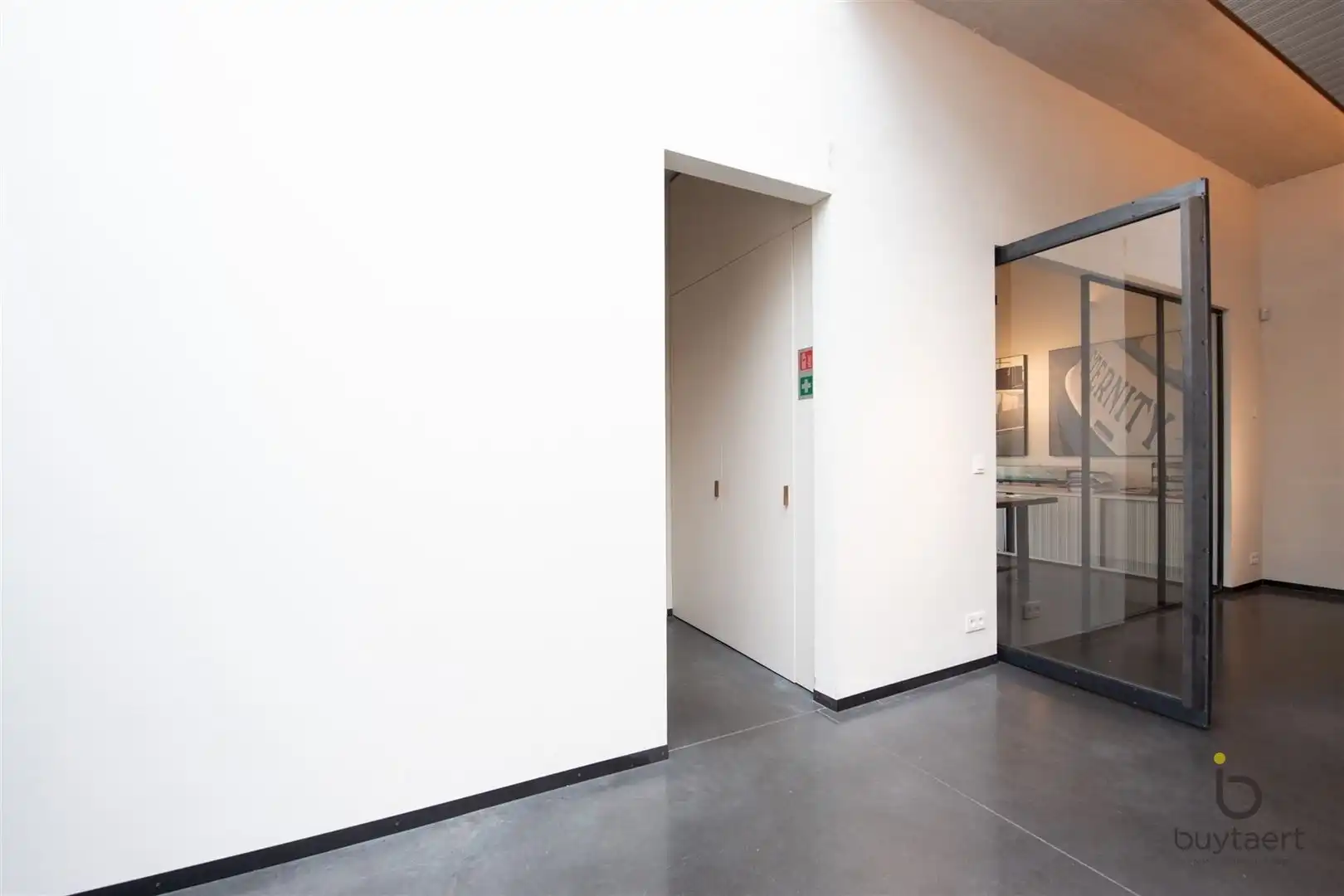 RUIM EN LICHTRIJK WONEN OP DE BOVENSTE VERDIEPING OP DE KANAALSITE VAN AXEL VERVOORDT foto 11