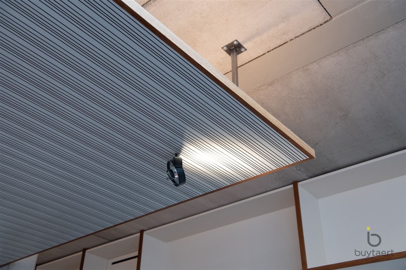 RUIM EN LICHTRIJK WONEN OP DE BOVENSTE VERDIEPING OP DE KANAALSITE VAN AXEL VERVOORDT foto 11