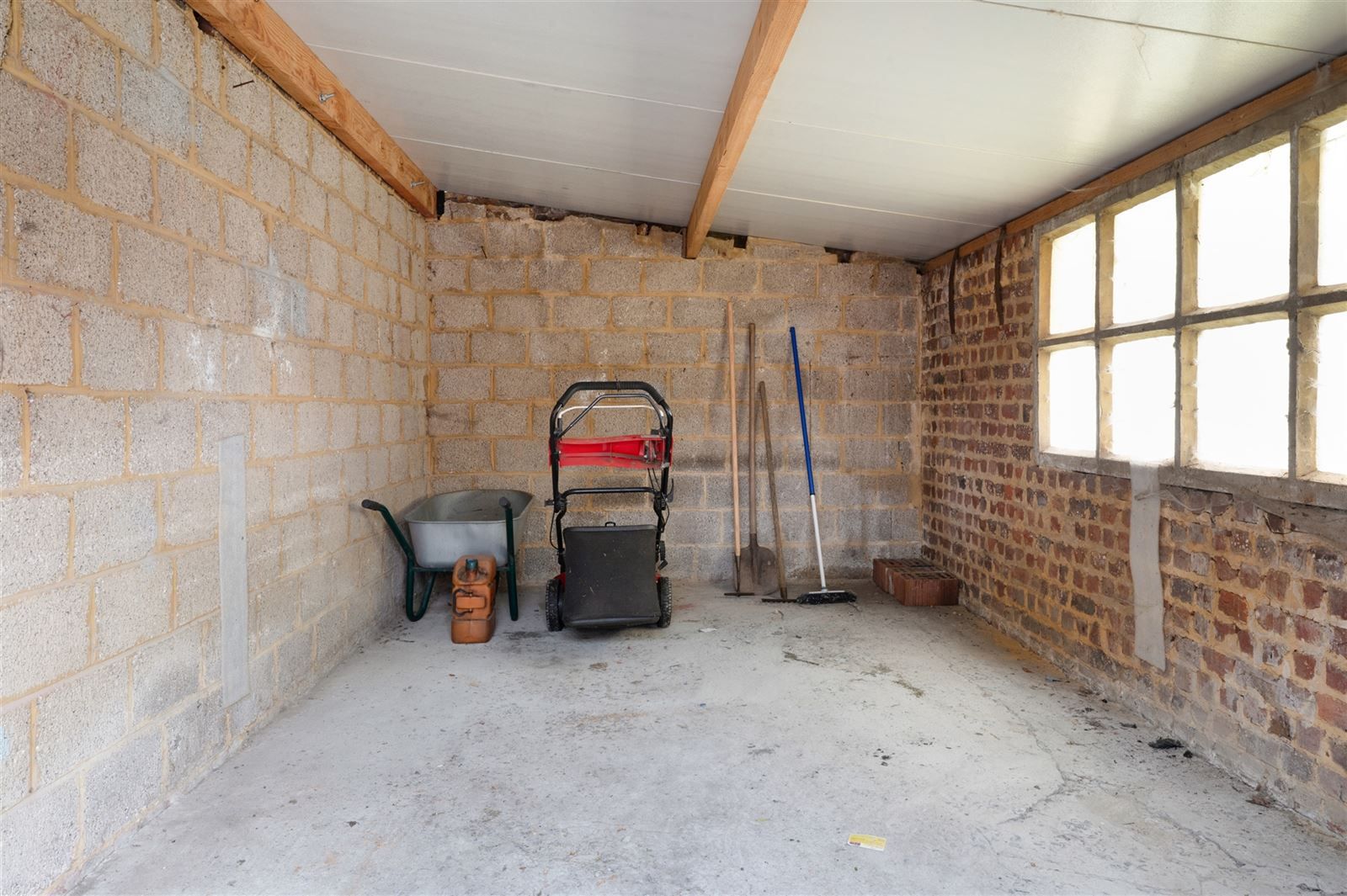 Volledig te renoveren woning met tuin en extra weide met garage foto 14