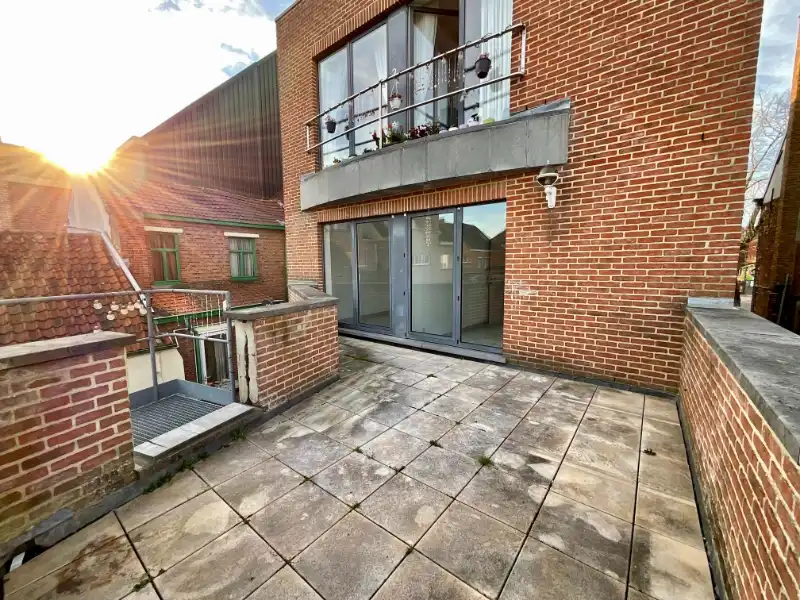 Opbrengsteigendom met handelspand en 2 appartementen met 2 slaapkamers foto 10