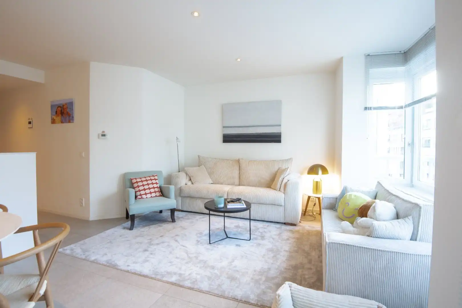 Zeer recent gemeubeld  en zonnig  app. met zijdelings zeezicht vlakbij  het Rubensplein.  foto 3