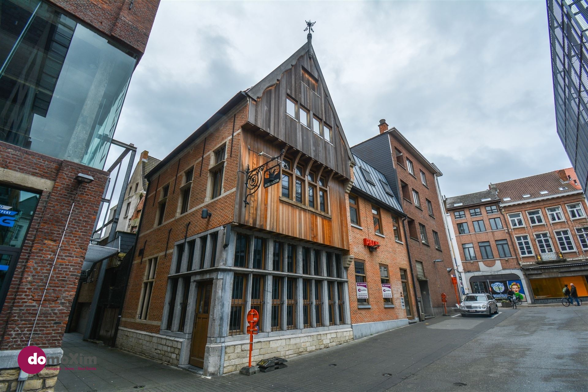 Ruim appartement met 2 slaapkamers in het centrum van Mechelen foto {{pictureIndex}}