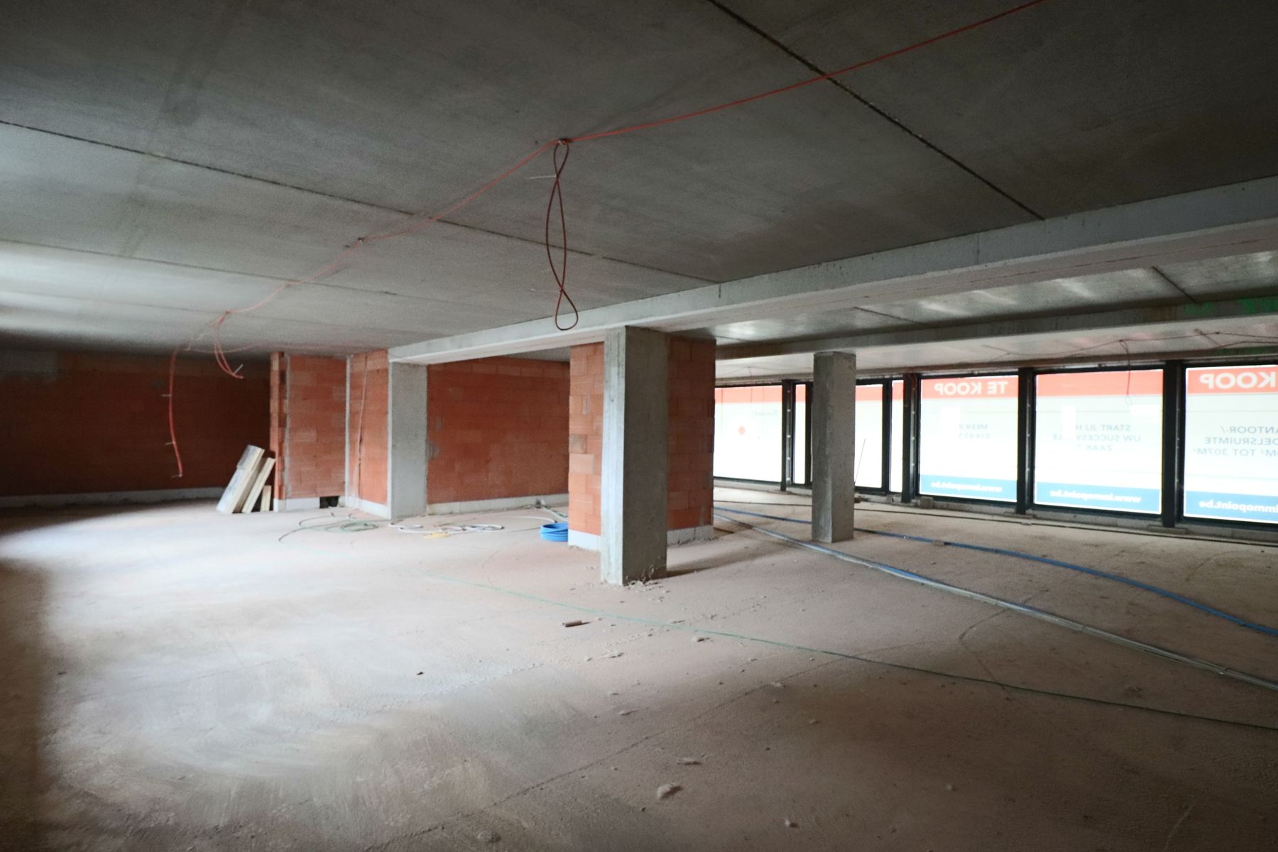 KoningsHoek H.2 - Commerciële ruimte van 225m² op TOP-locatie met parking en berging. foto 7