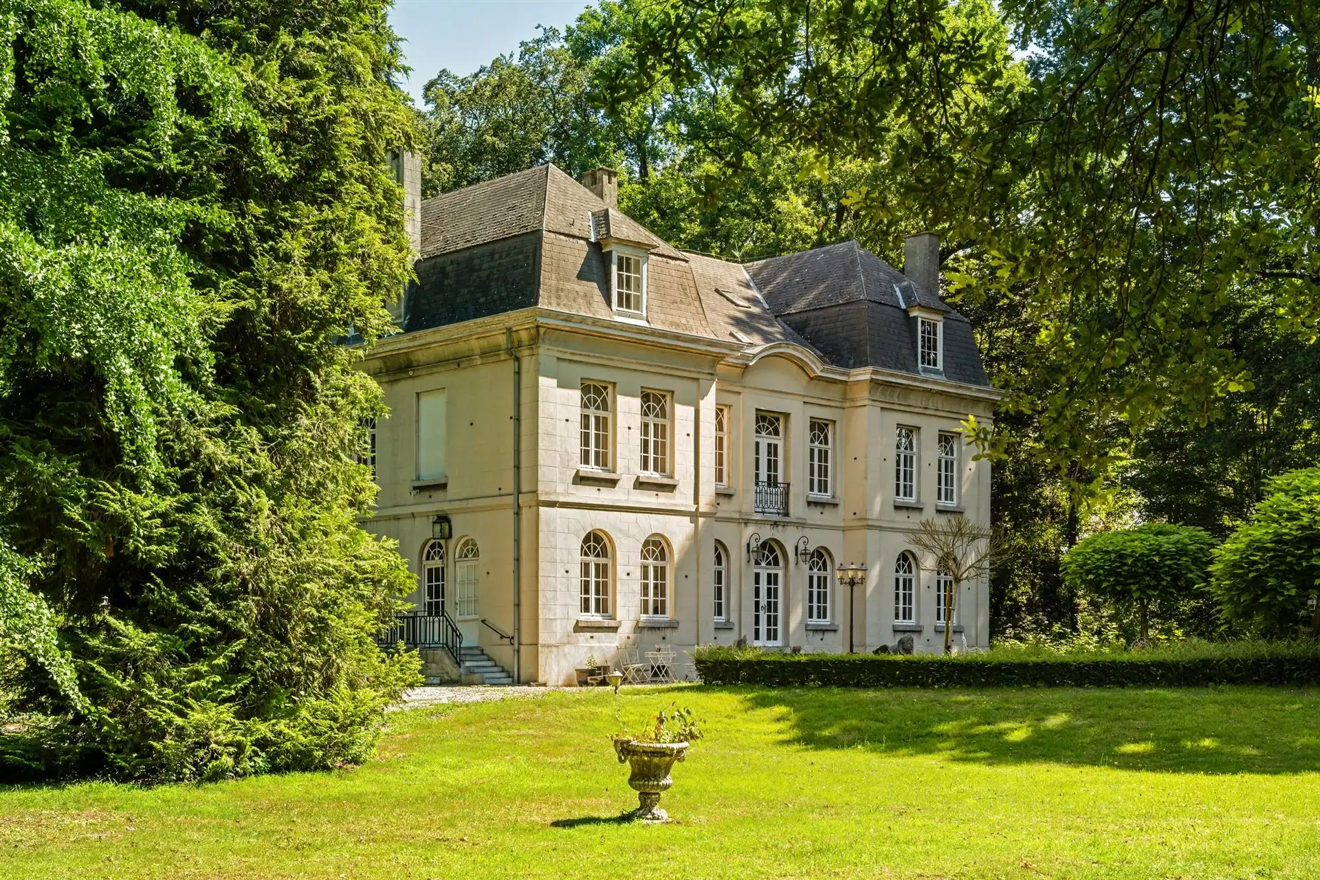 Prachtig kasteel met koetshuis op meer dan 8,7 hectare! foto 2