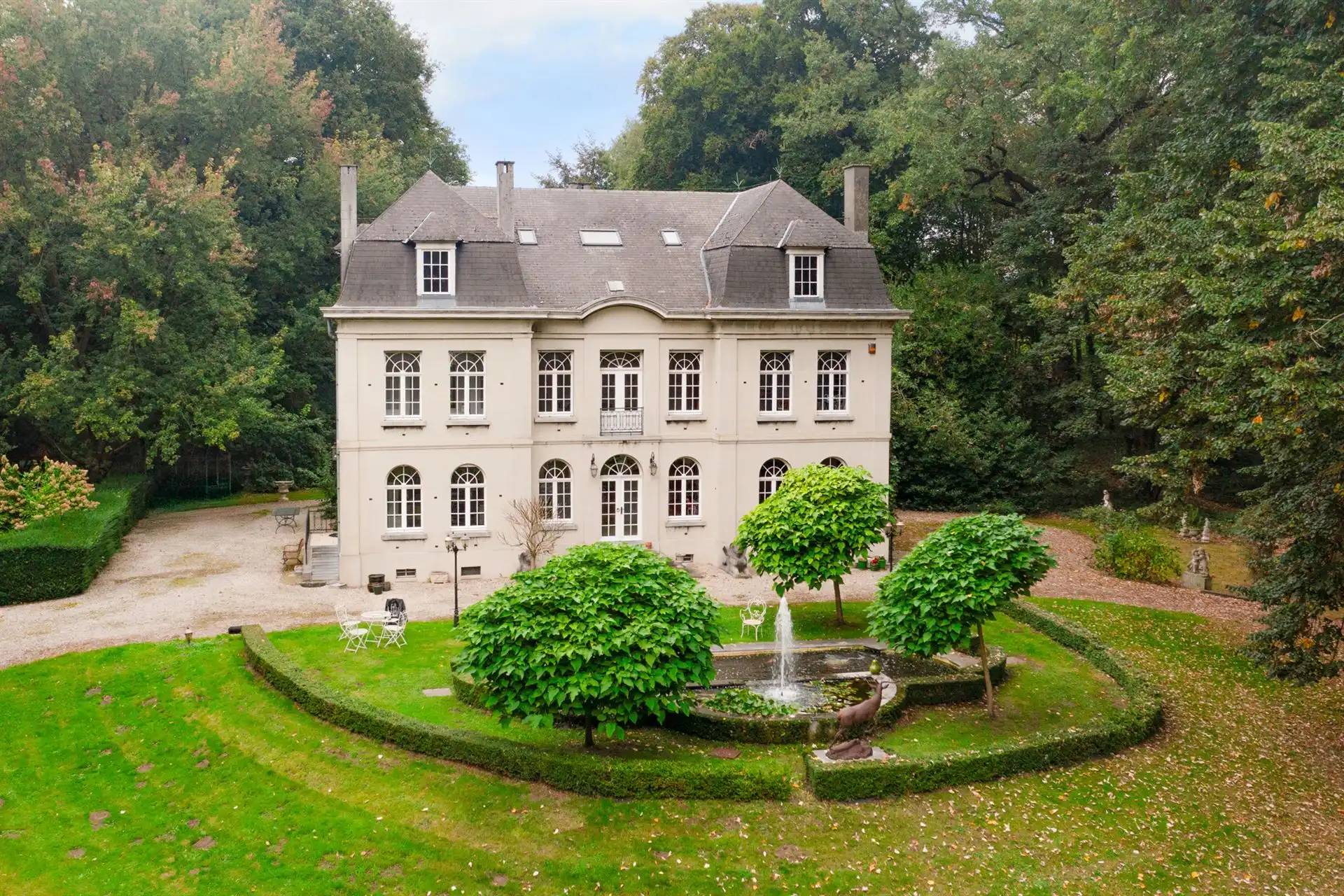 Prachtig kasteel met koetshuis op meer dan 8,7 hectare! foto 4