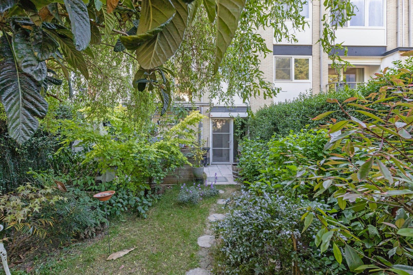 Instapklare bel-étage woning van 158 m² met drie slaapkamers op toplocatie te Linkeroever! foto 16