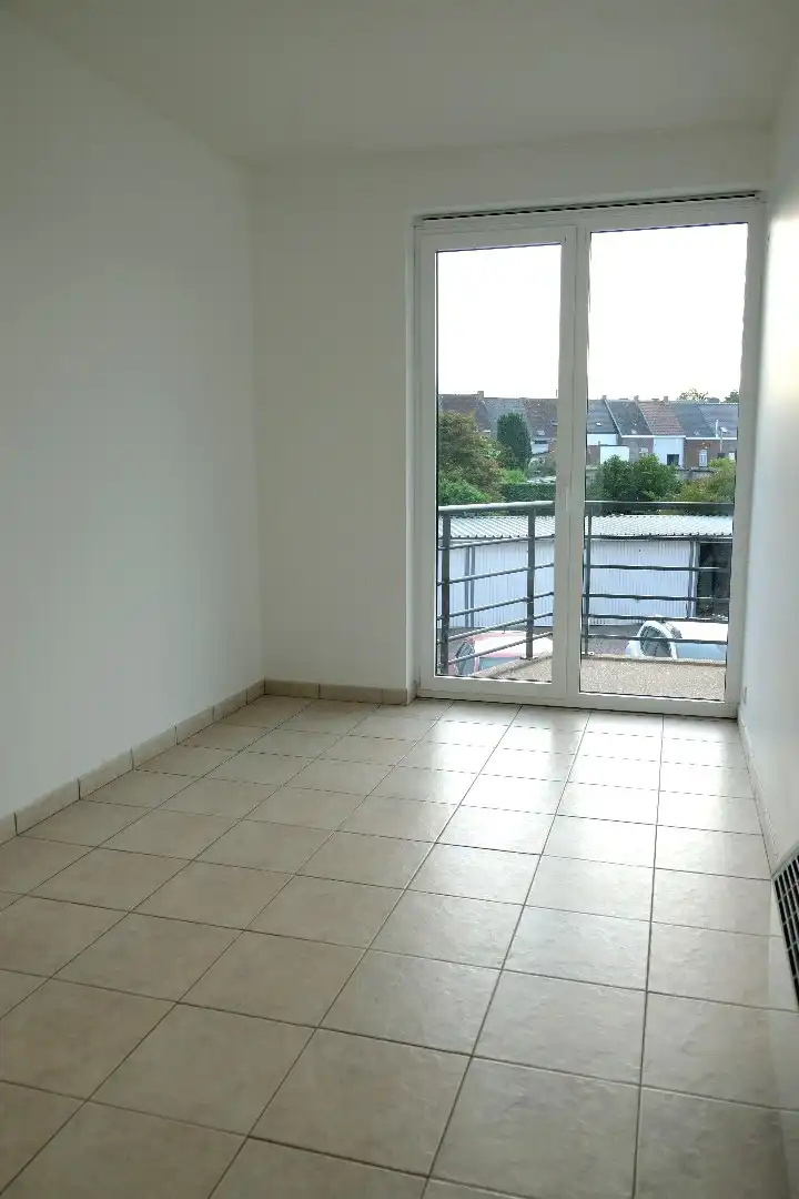 Appartement op de 1e verdieping met 2 slaapkamers + GARAGE foto 12
