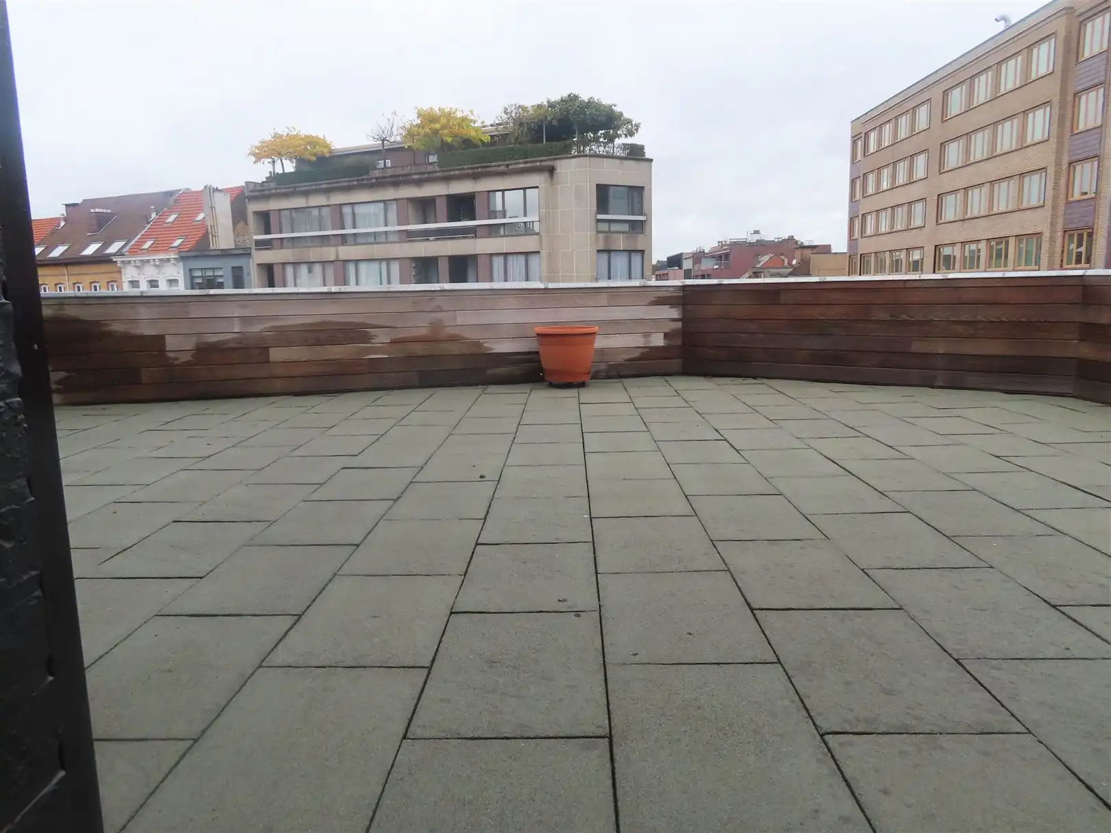 Duplex appartement in hartje Antwerpen met 2 slaapkamers, 2 badkamers, ingerichte dressing, bureau en zonneterras! foto 19
