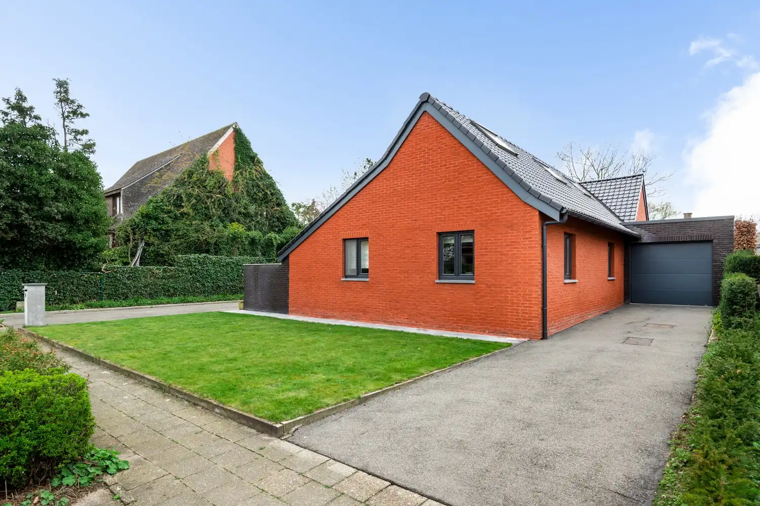 Instapklare laagbouwwoning met zonnige tuin in rustige straat te Hoevenen foto 21