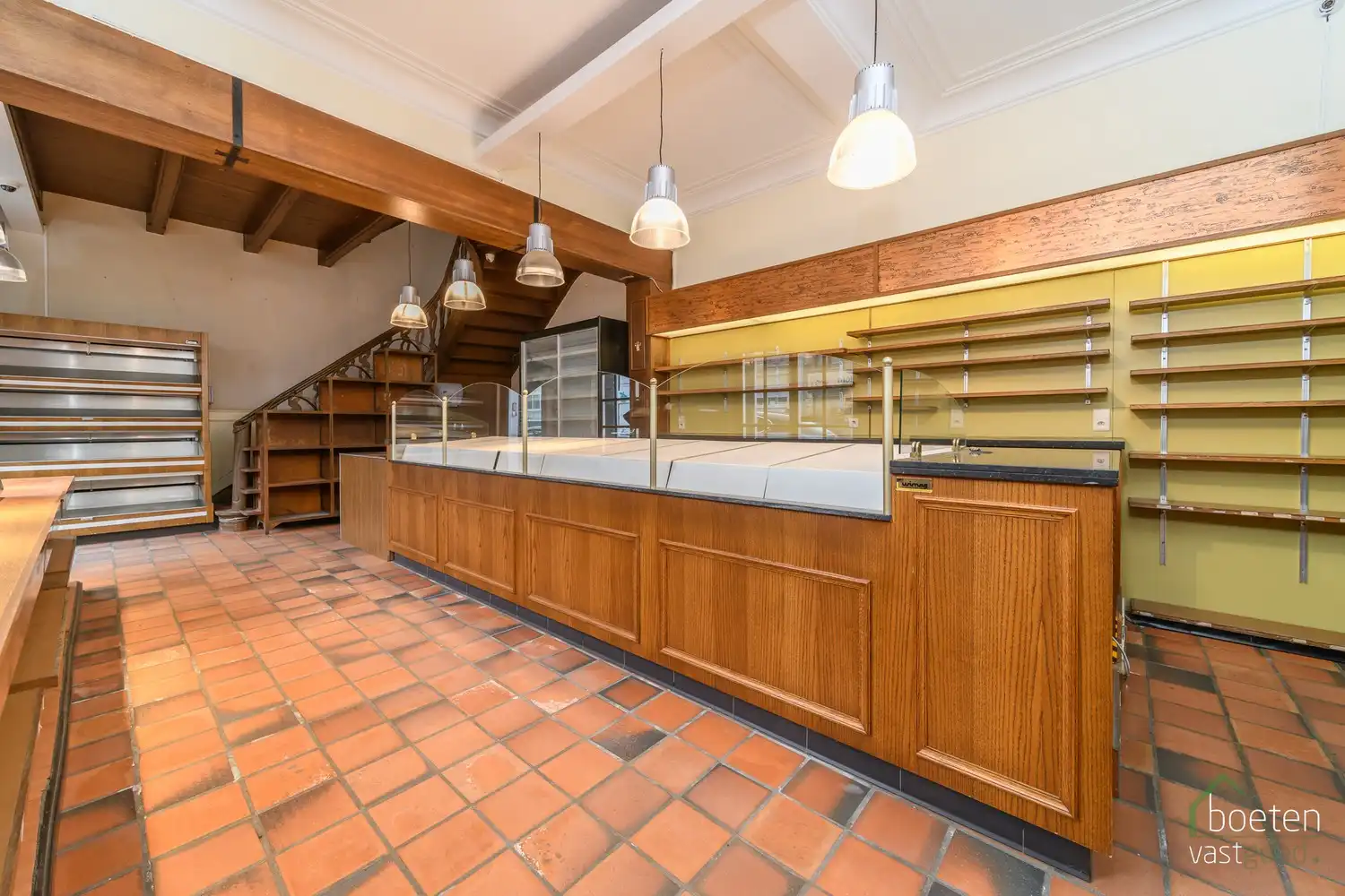 VEURNE: Karaktervol eigendom, type herenwoning, in het bruisende hart van Veurne-centrum, met een waaier van mogelijkheden! foto 3