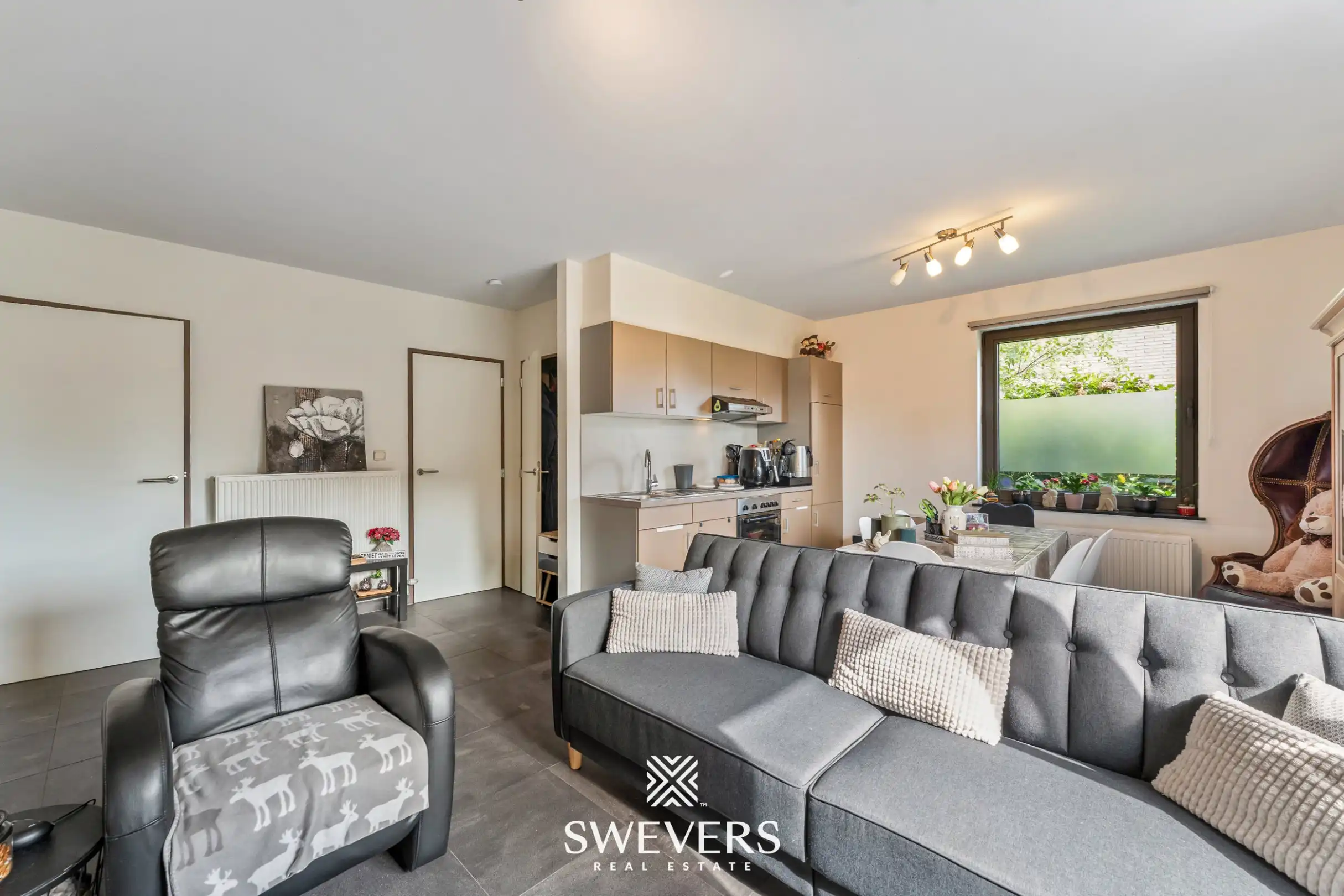 Gelijkvloers 1-slaapkamerappartement met terras en ondergrondse garage foto {{pictureIndex}}