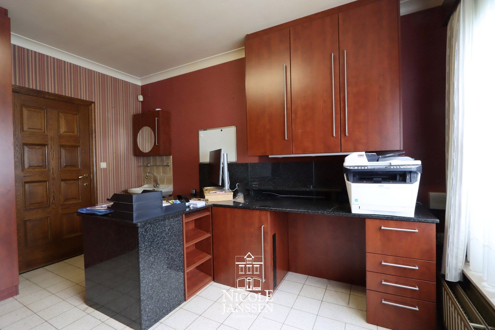 Ruime gezinswoning met studio foto 10