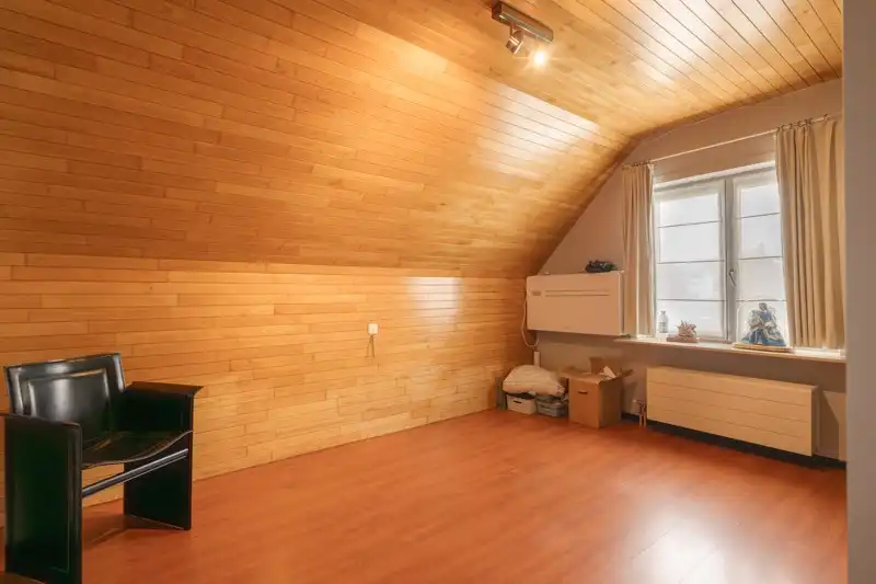 Prachtige alleenstaande instapklare woning met 5 slaapkamers inpandige garage, mooi terras en tuin TE KOOP in hartje Sint-Baafs-Vijve foto 23