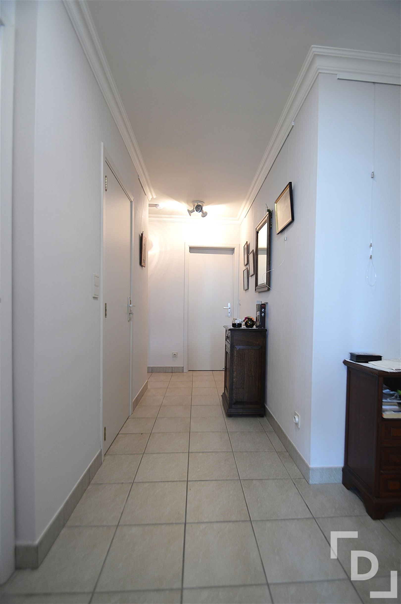 Ruim appartement met 3 slaapkamers en garage te huur in centrum Ieper foto 10