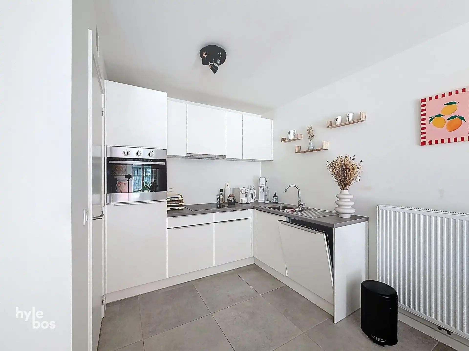 Modern gelijkvloers appartement met terras en parking foto 10