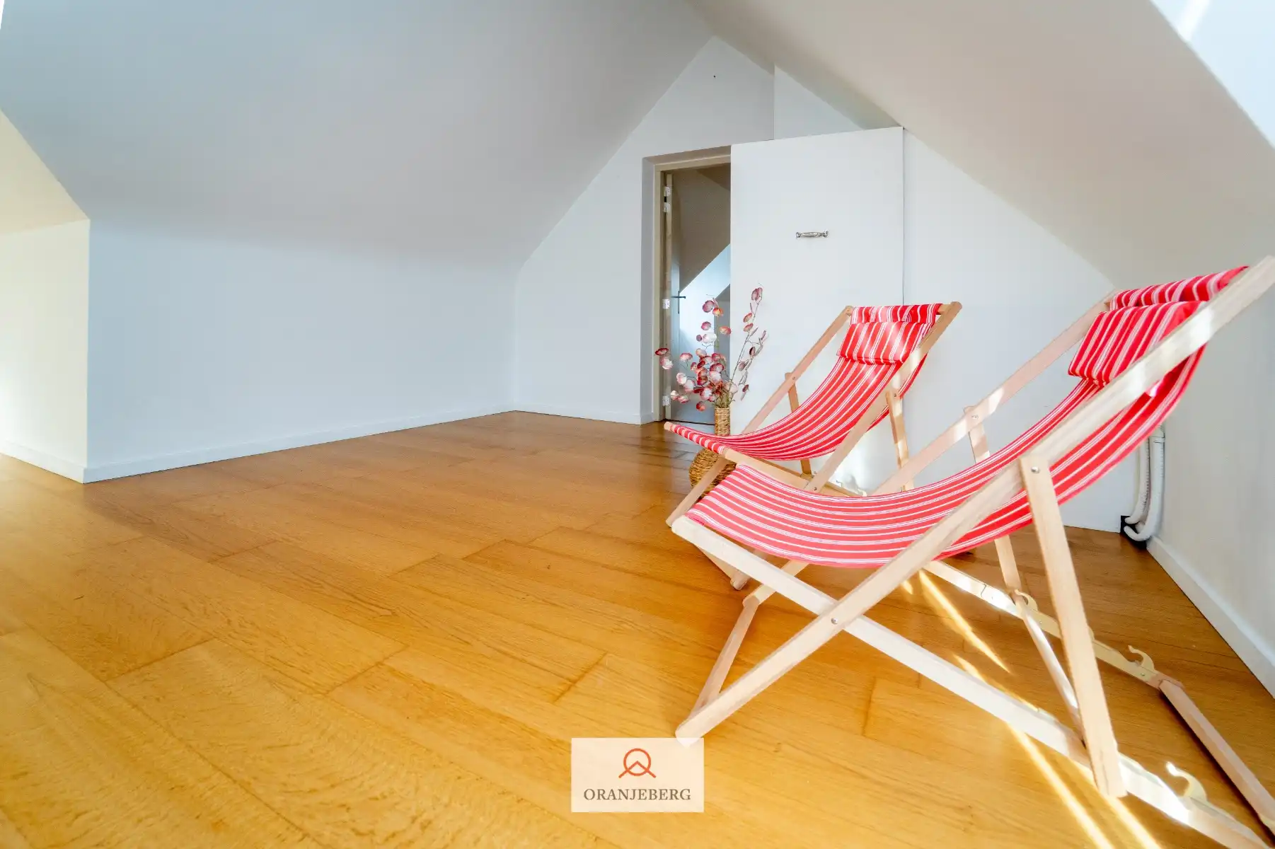 Zeer ruim 3 slaapkamer appartement (230 m²) foto 8