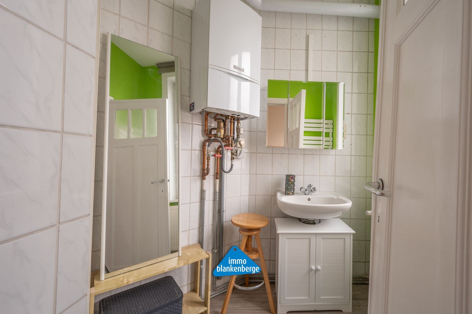 Ruim en lichtrijk appartement met hoge plafonds nabij het centrum foto 12